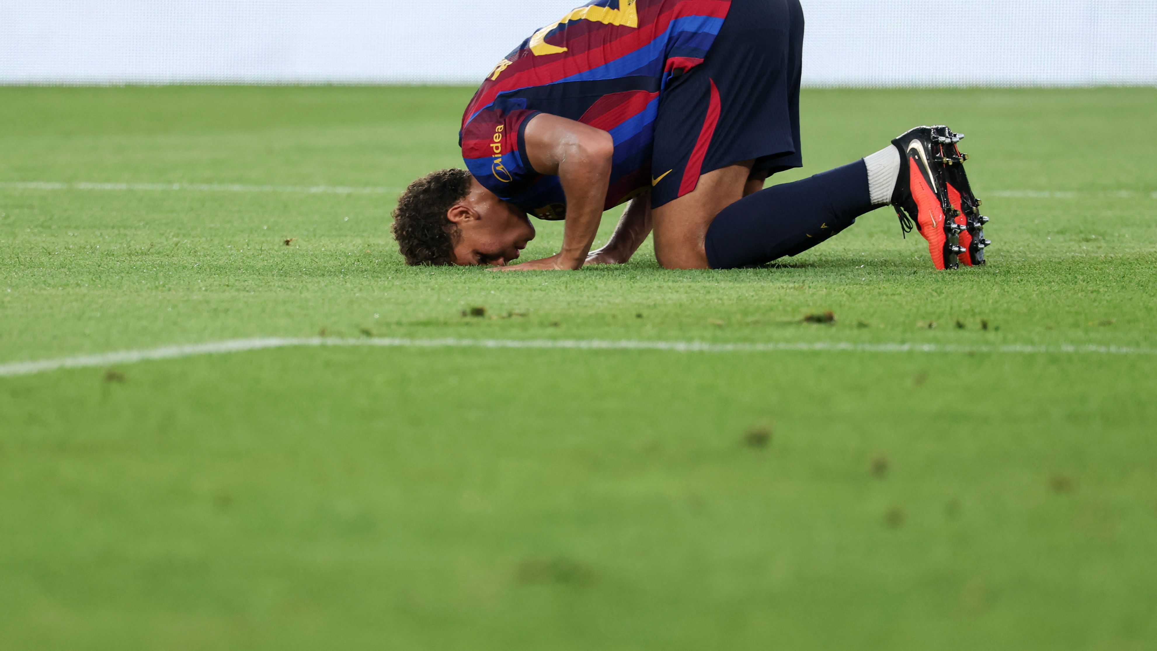هدف مؤثر لنجم برشلونة في مرمى فريقه السابق ولفتة راقية تثير الإعجاب