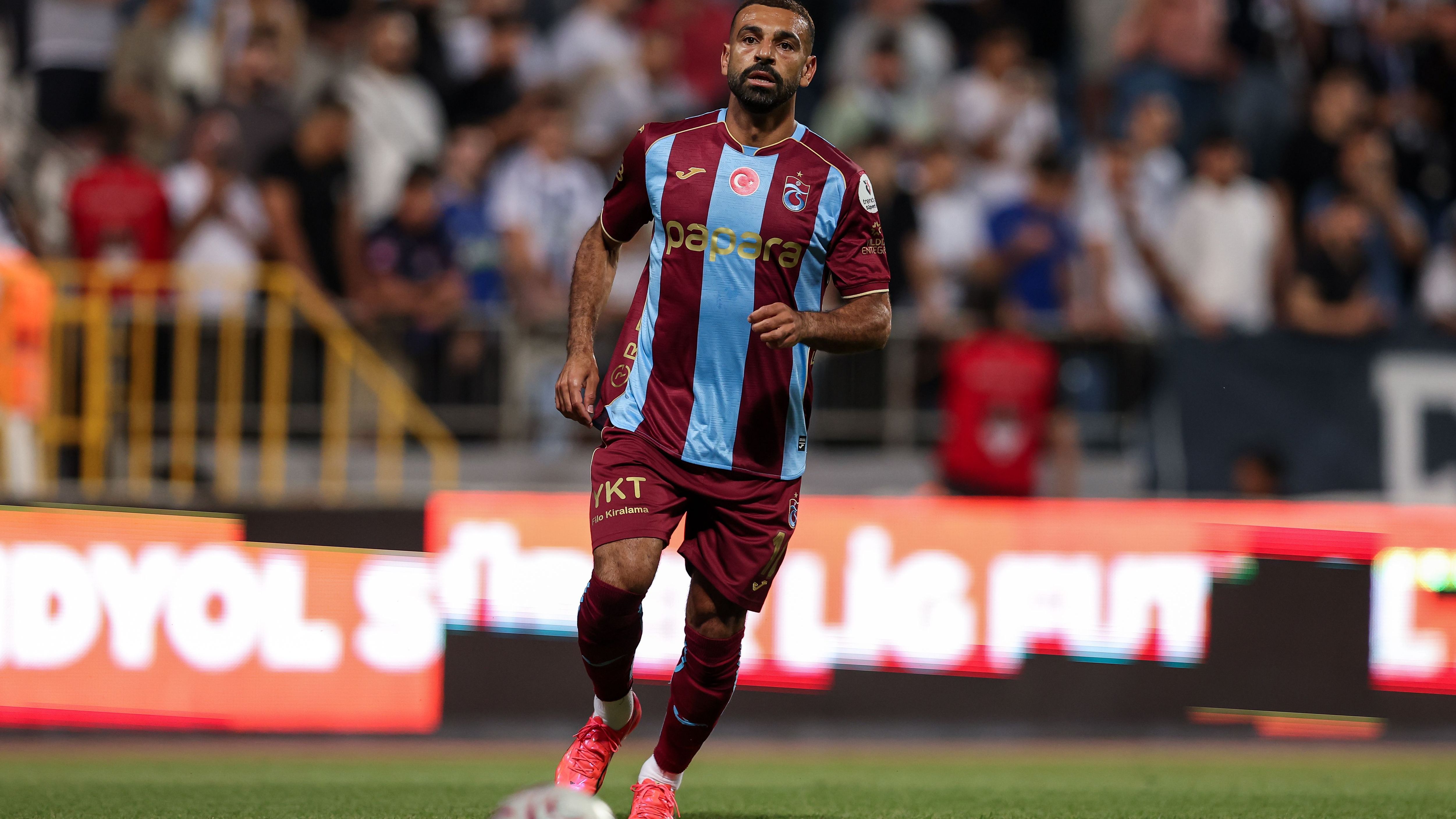 فيديو: بالنيميس الفرعوني والشماغ.. هدفا صلاح يفجران جنون جماهير طرابزون