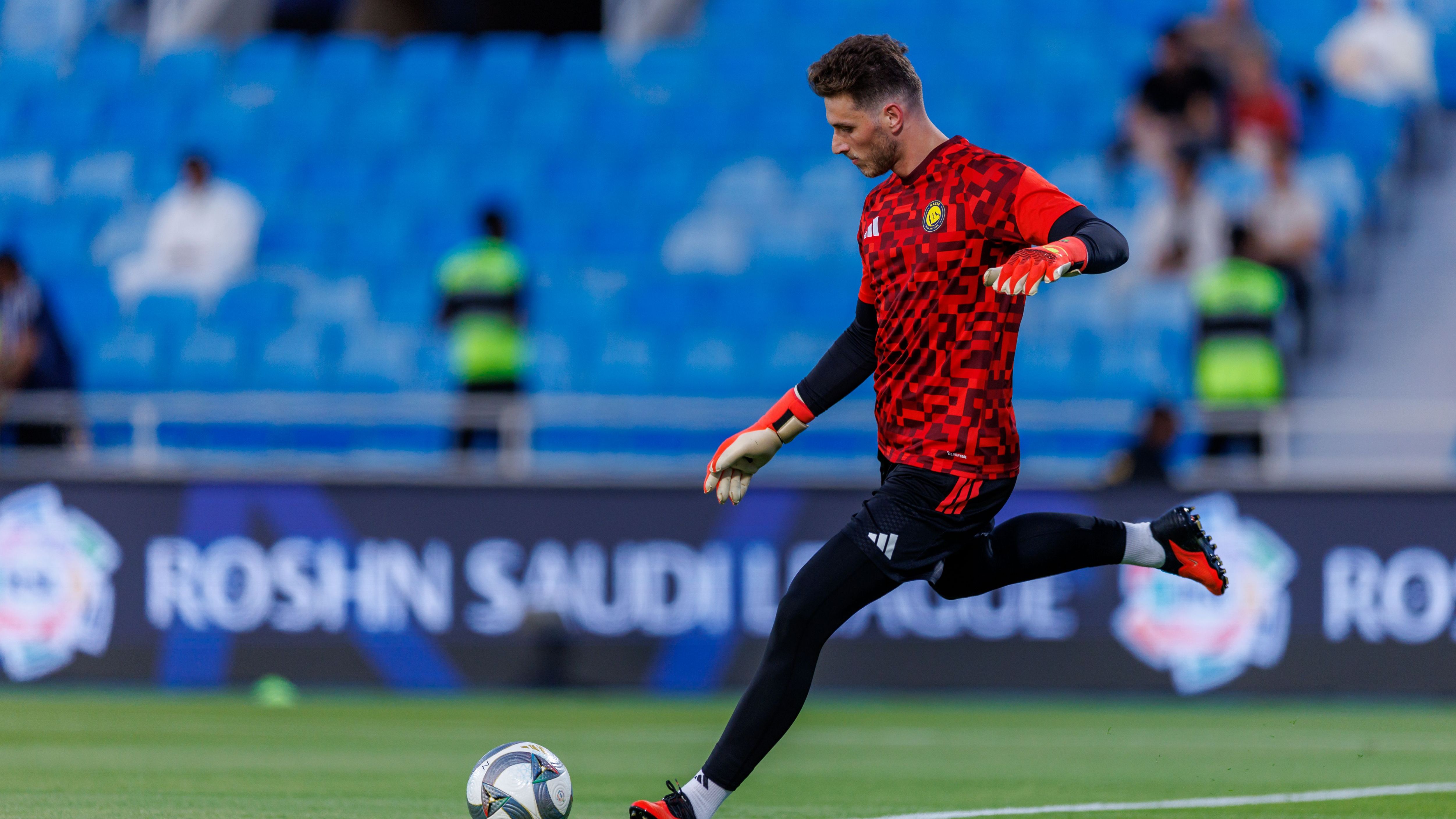 بينتو والنصر.. دخول مبكر للقائمة السوداء