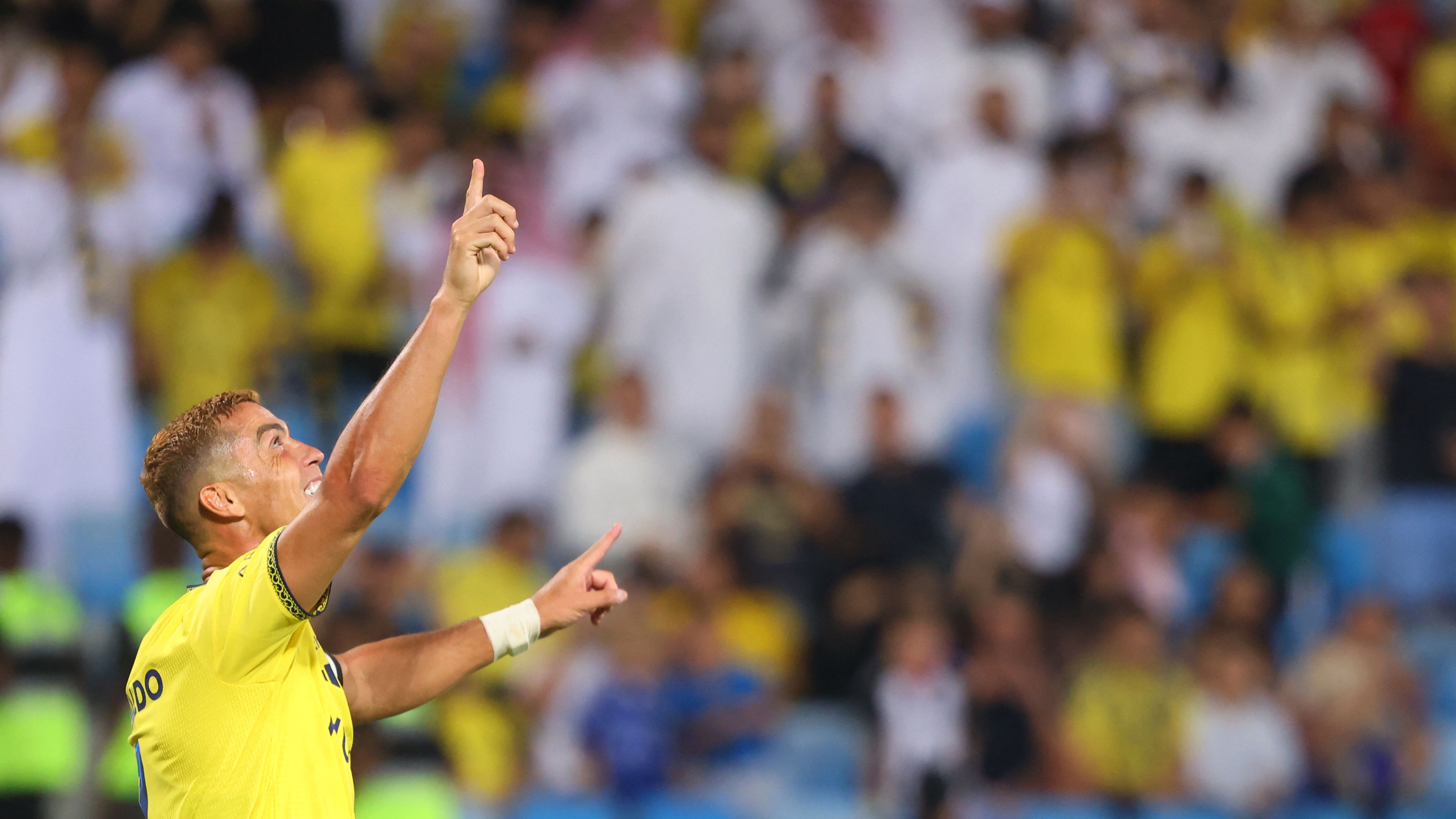 باكتساح الرياض.. النصر يخطف صدارة الدوري السعودي من الهلال