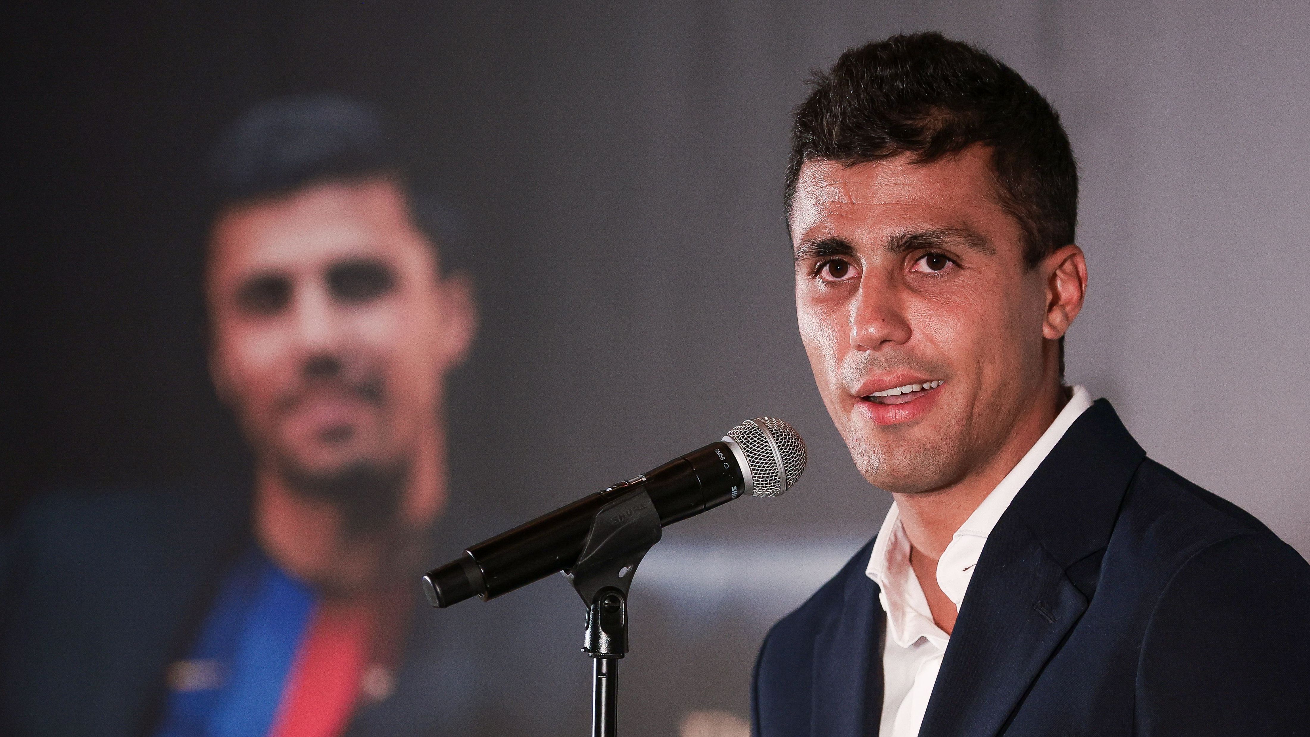 بعد انتقاله إلى برشلونة.. هجوم مدريدي حاد على رودري: فرّطت في الجنة ولن تفوز بالأبطال