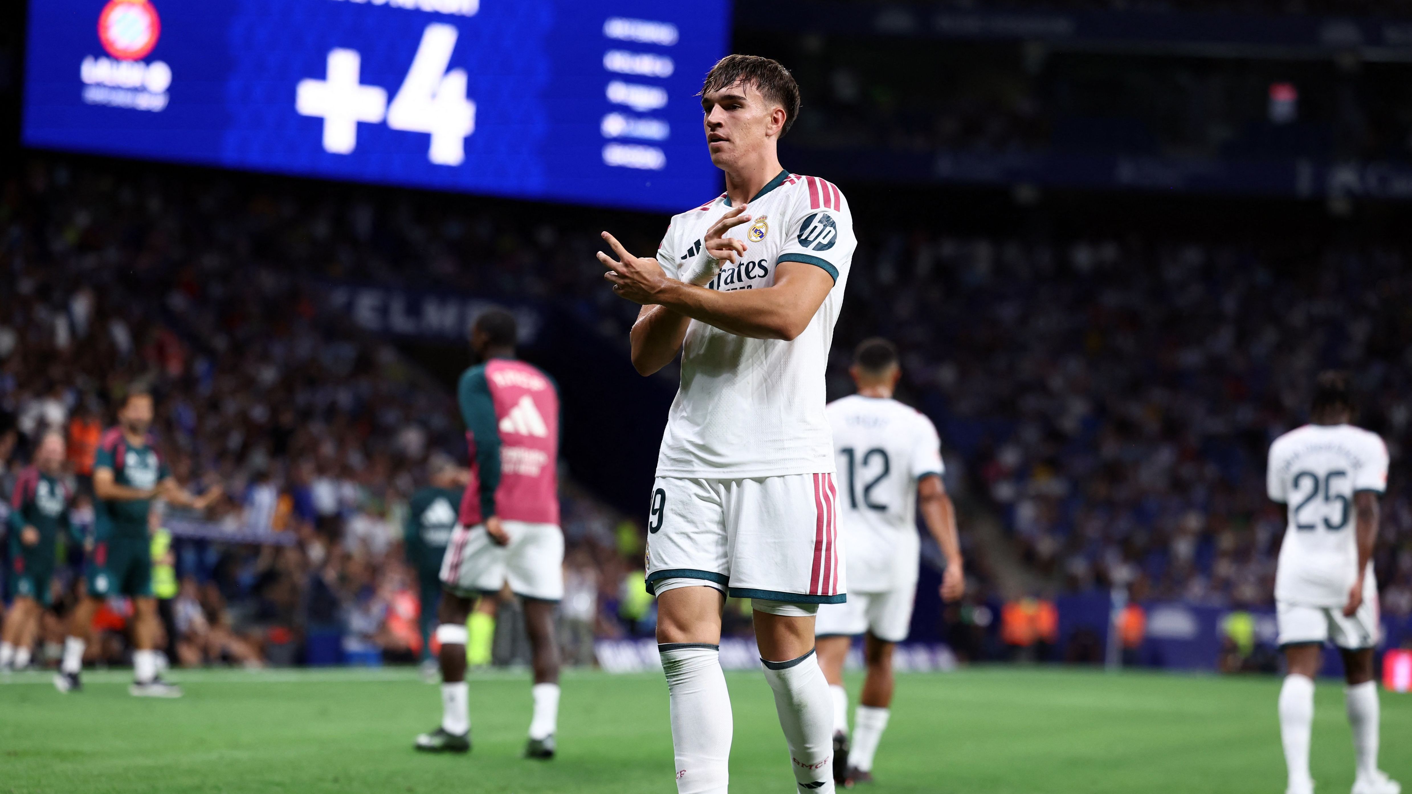 صانع البهجة.. ريال مدريد يحتفي بصفقة إسبي