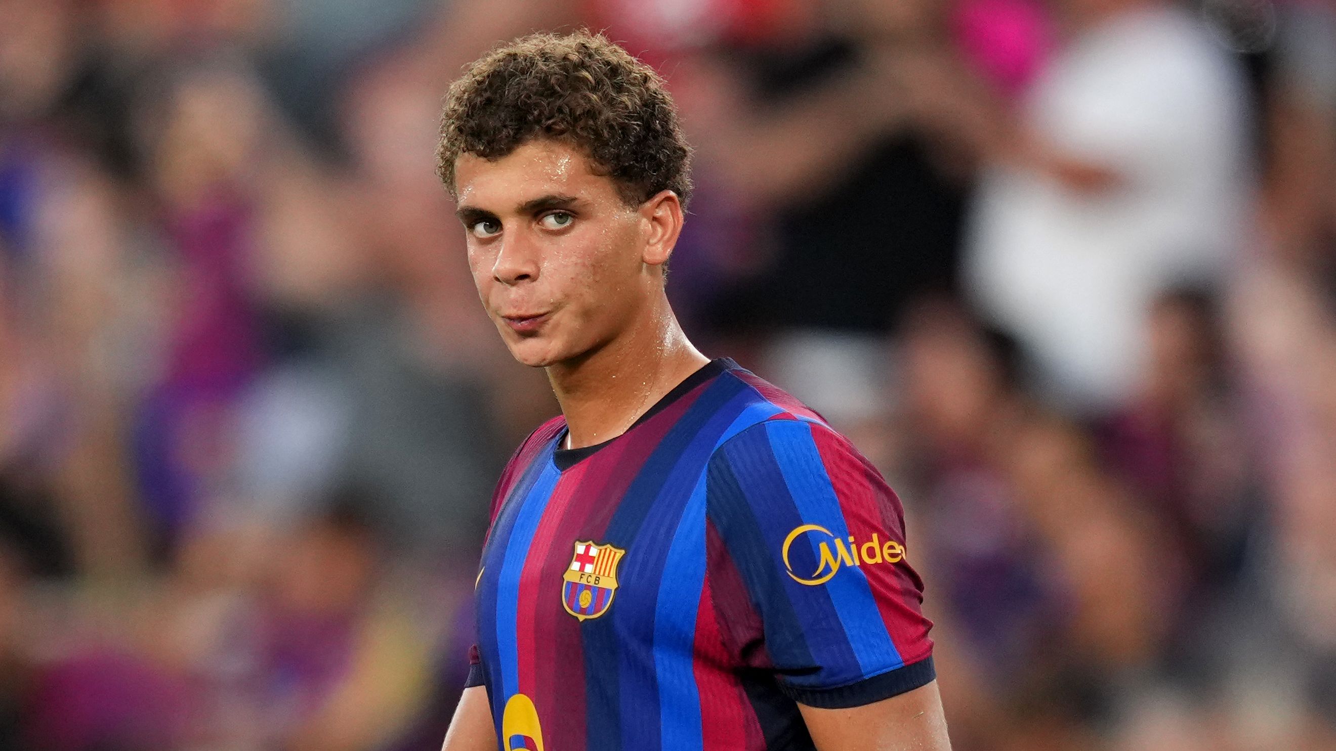 نجم برشلونة: لا أهتم بتوقع رودري.. وهذا تقييمي لحمزة عبد الكريم