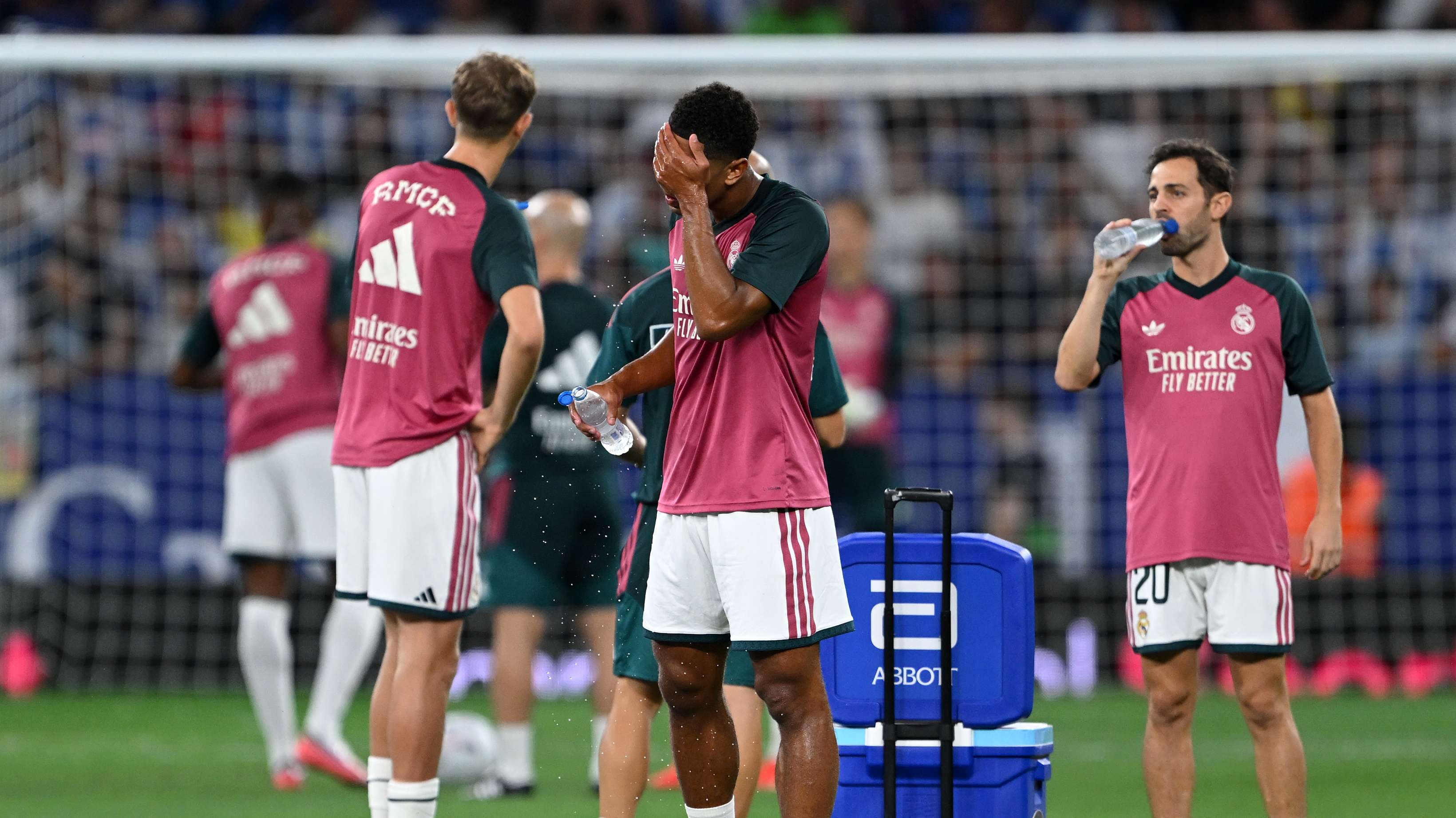 برشلونة"من المستحيل أن يفوزوا".. نجم إنجليزي يفجر التوقعات قبل الكلاسيكوصدمة لريال مدريد02:4219 أكتوبر 2026