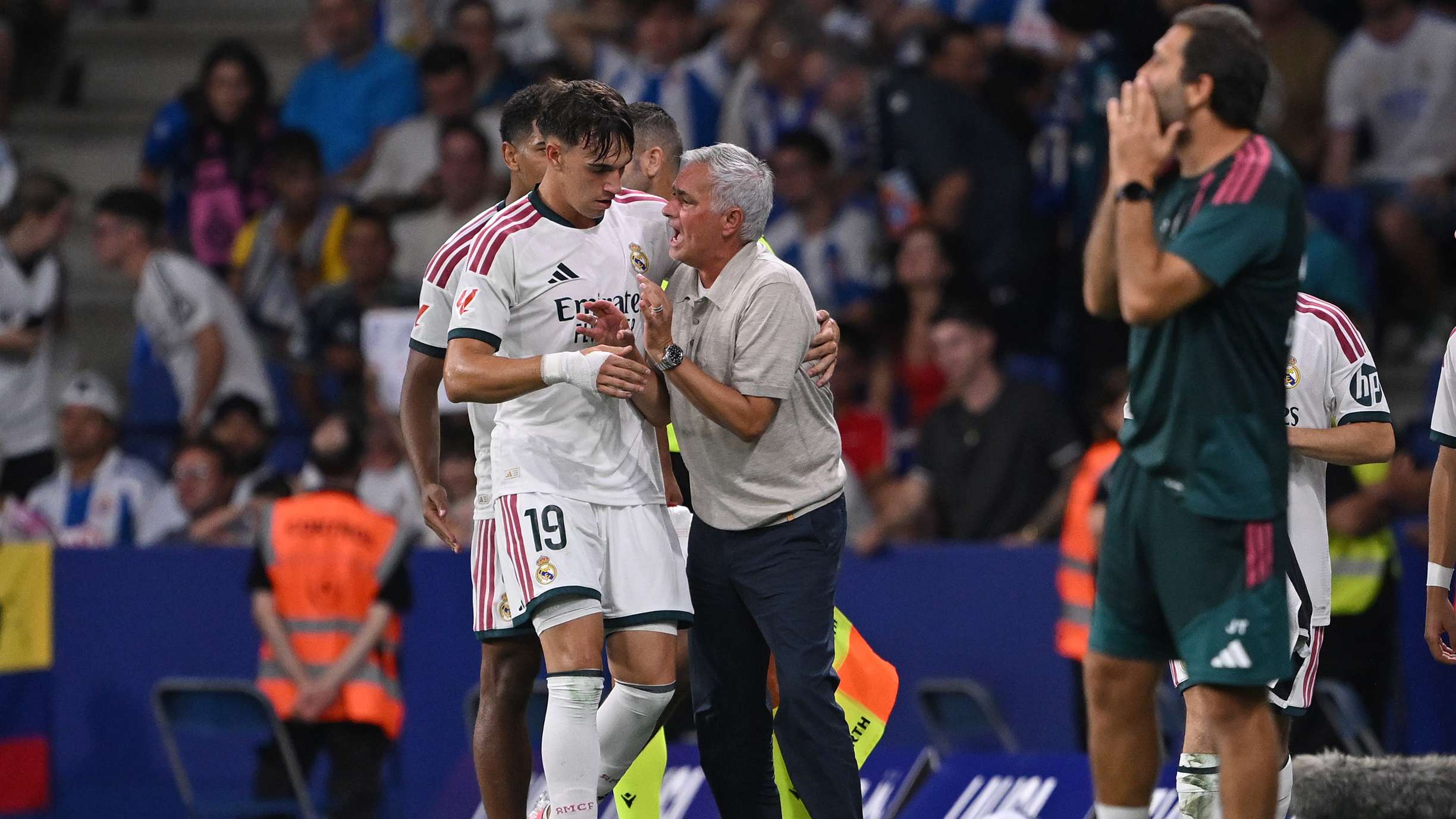 جوزيه مورينيورغم التهميش.. إسبي يحرج مورينيو في هجوم ريال مدريدهل يستحق فرصة أكبر؟05:2917 أكتوبر 2026