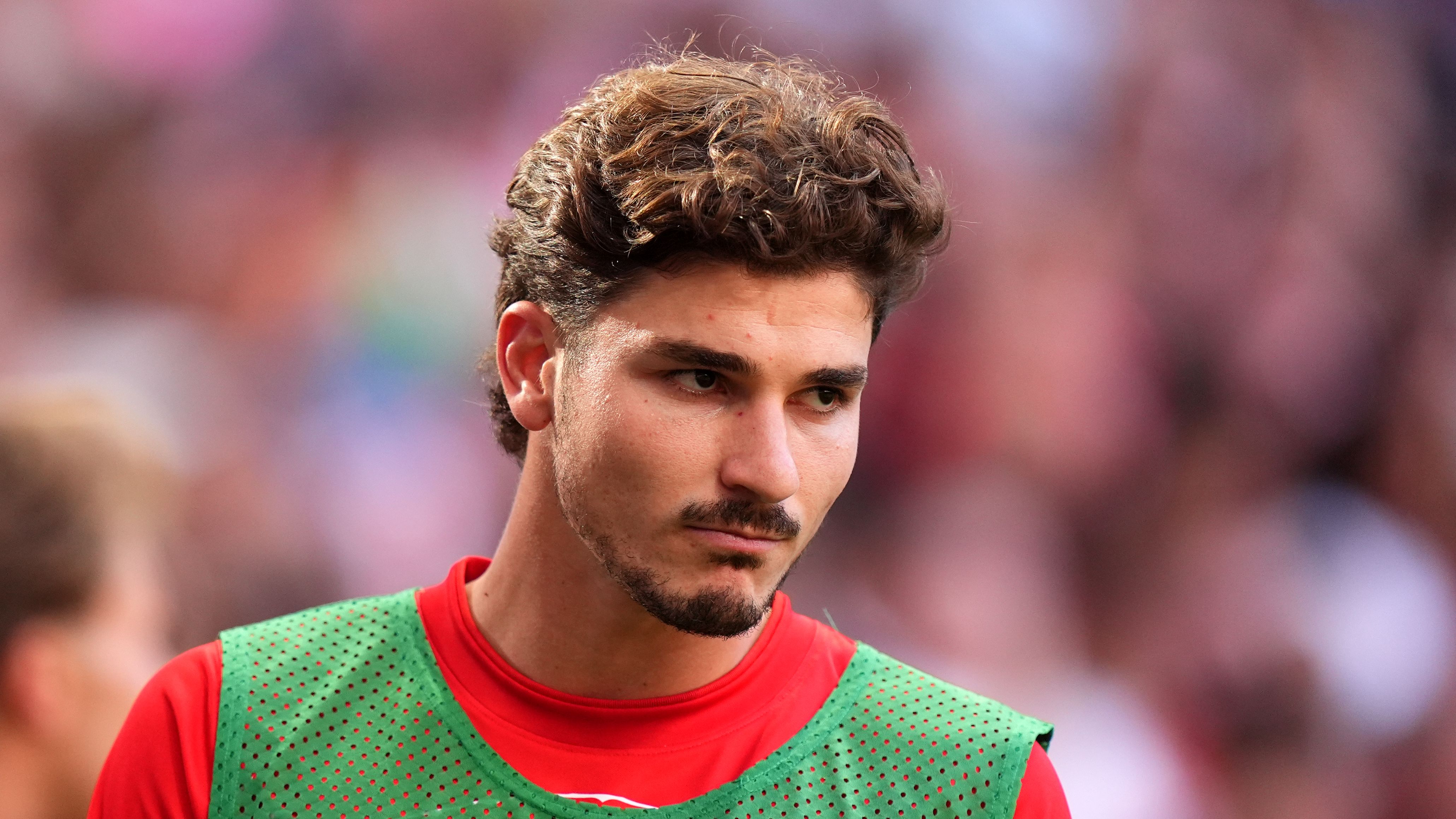 أتلتيكو يراقب هدف برشلونة.. هل يطلق سراح ألفاريز؟