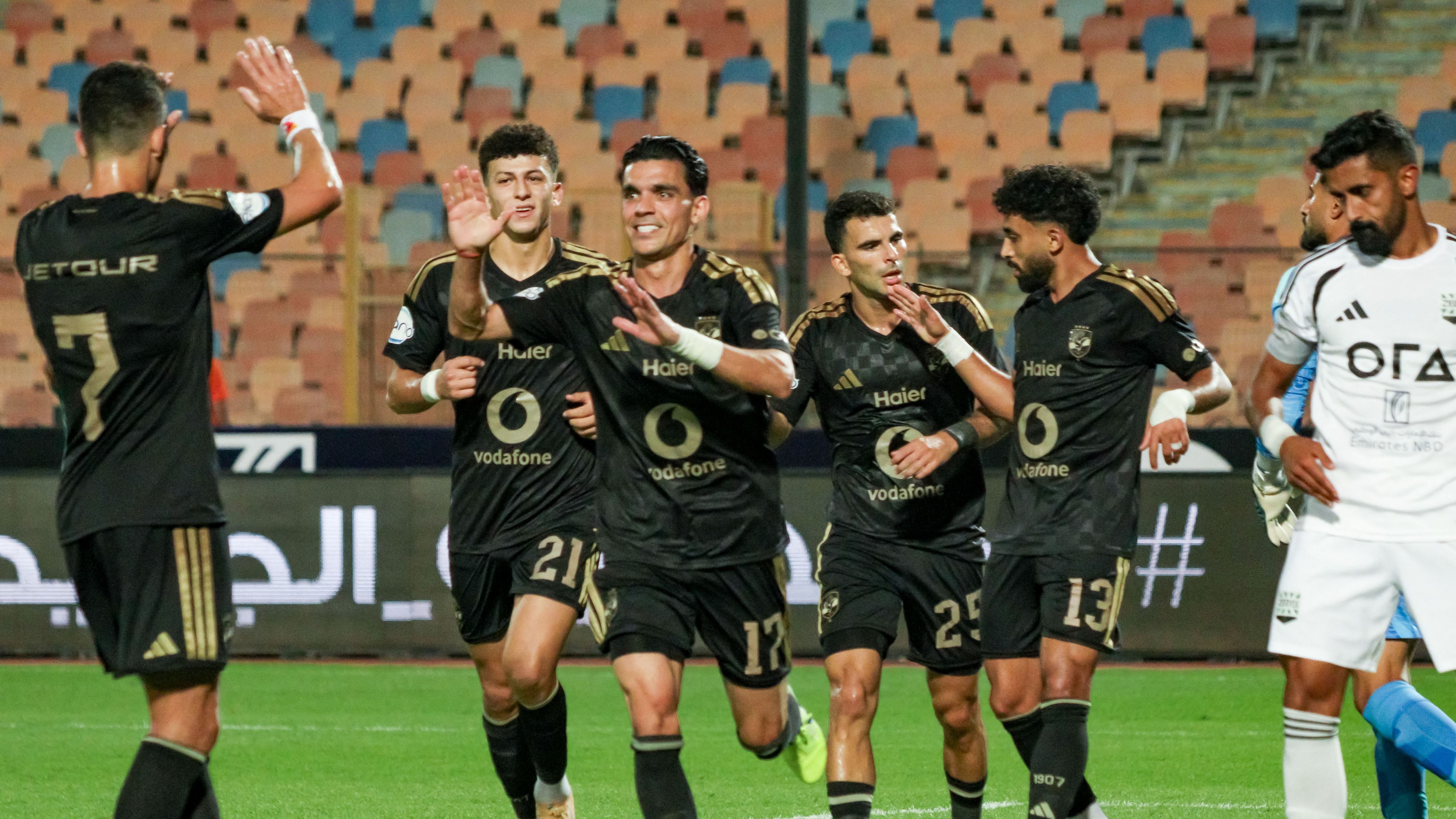 هل يلحقا بقمة الزمالك؟.. الأهلي يكشف طبيعة إصابة بن شرقي والدبيس
