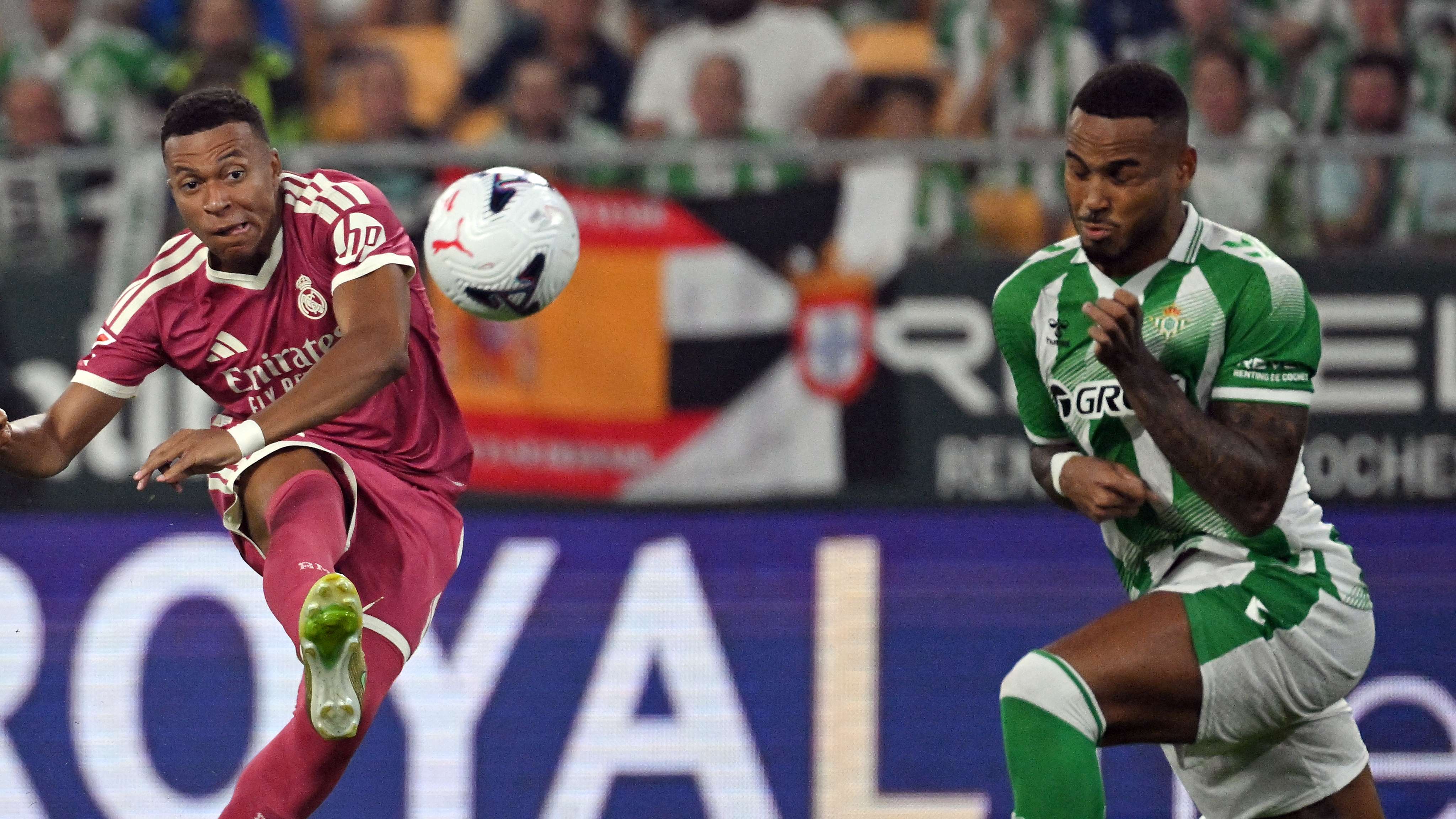 TOPSHOT-FBL-ESP-LIGA-BETIS-REAL MADRID