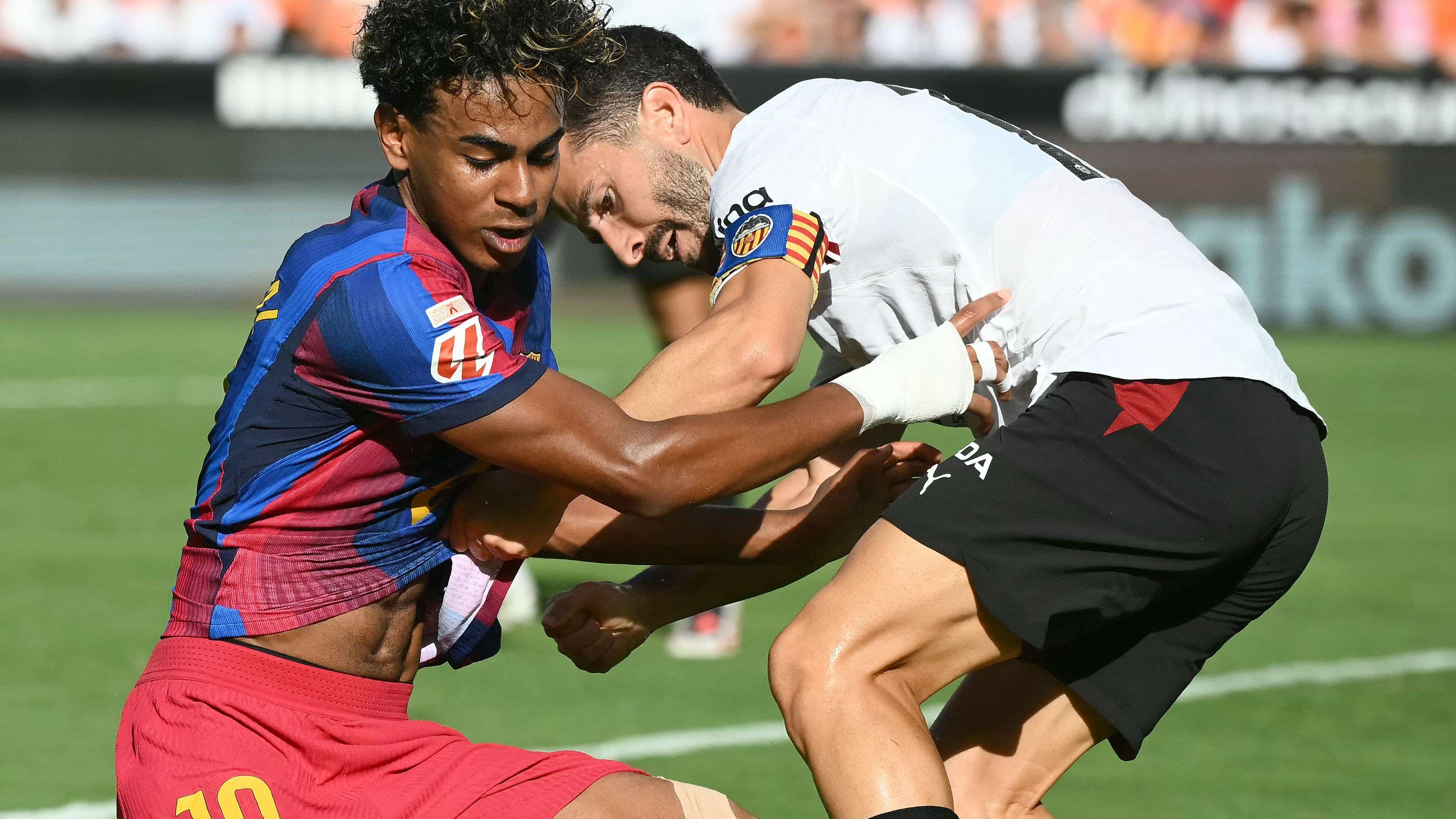 FBL-ESP-LIGA-VALENCIA-BARCELONA