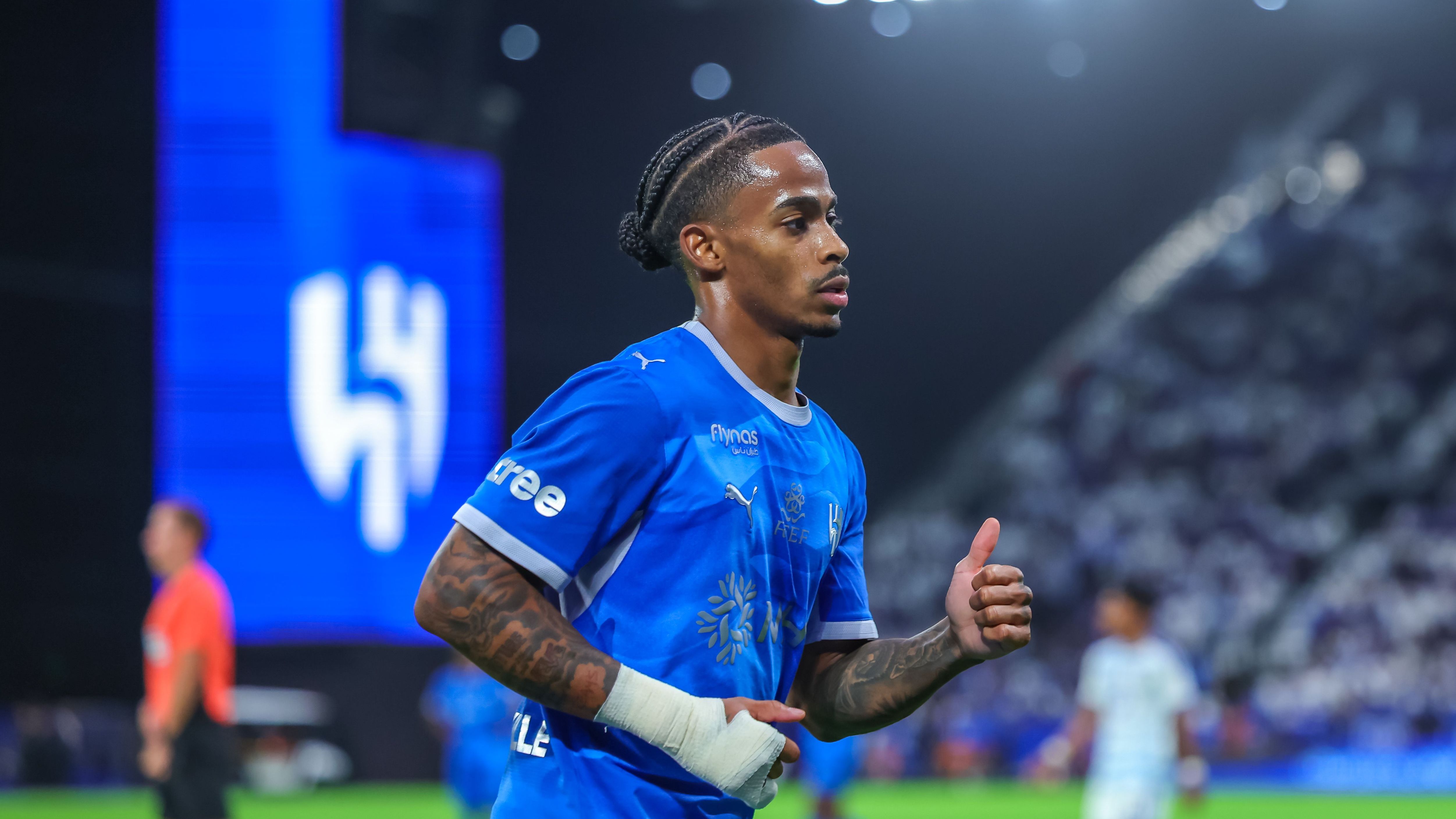 سامرفيل في ورطة.. الهلال يدرس خصم نصف راتبه
