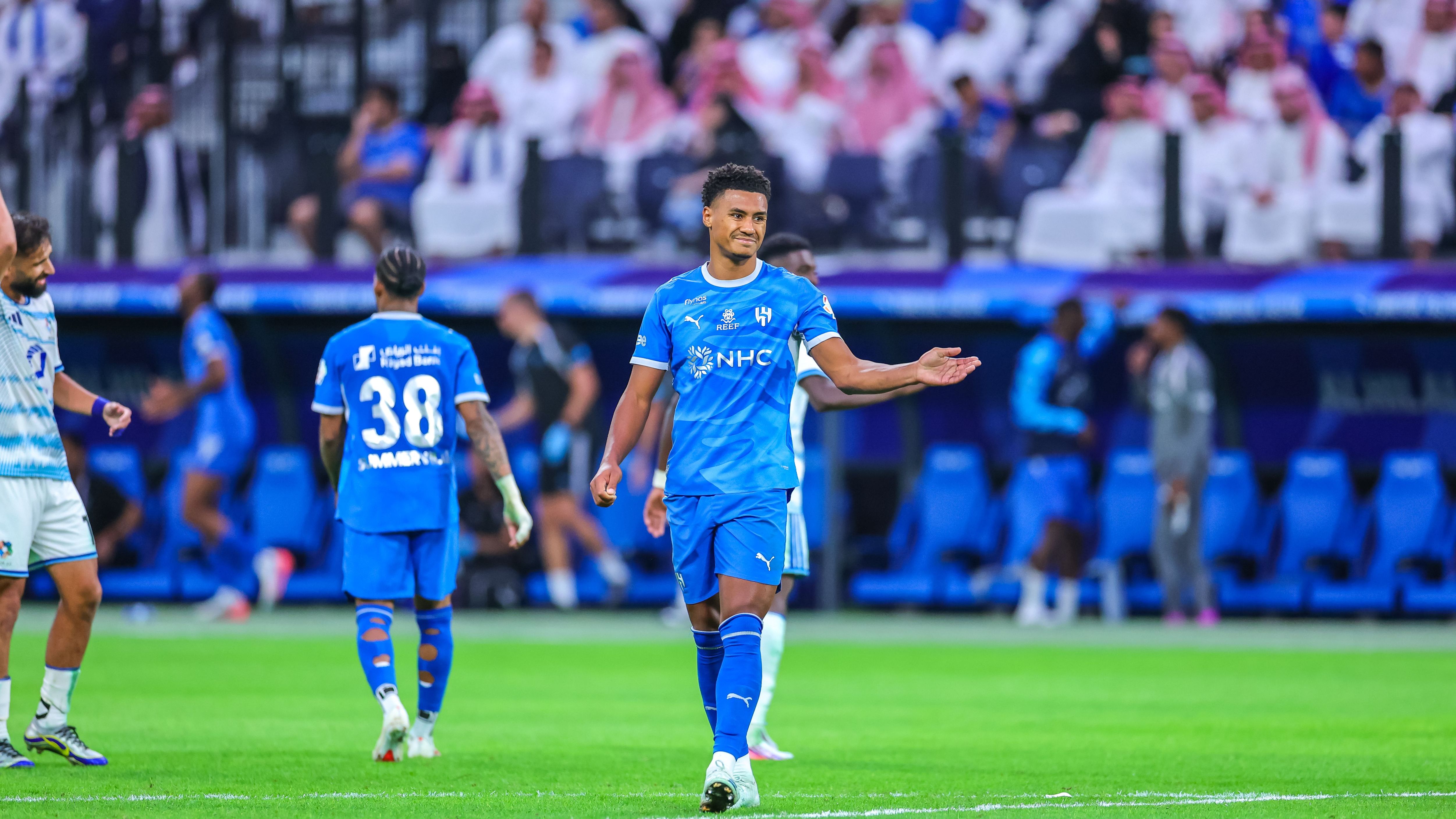فيديو: من ليفربول ومانشستر سيتي للتعاون.. واتكينز يحيي ليالي البريميرليج مع الهلال