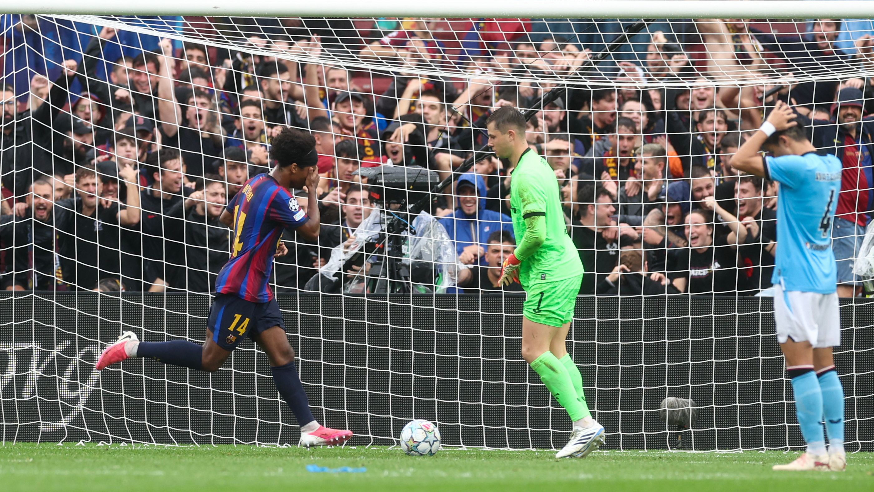 FBL-EUR-C1-BARCELONA-FEYENOORD