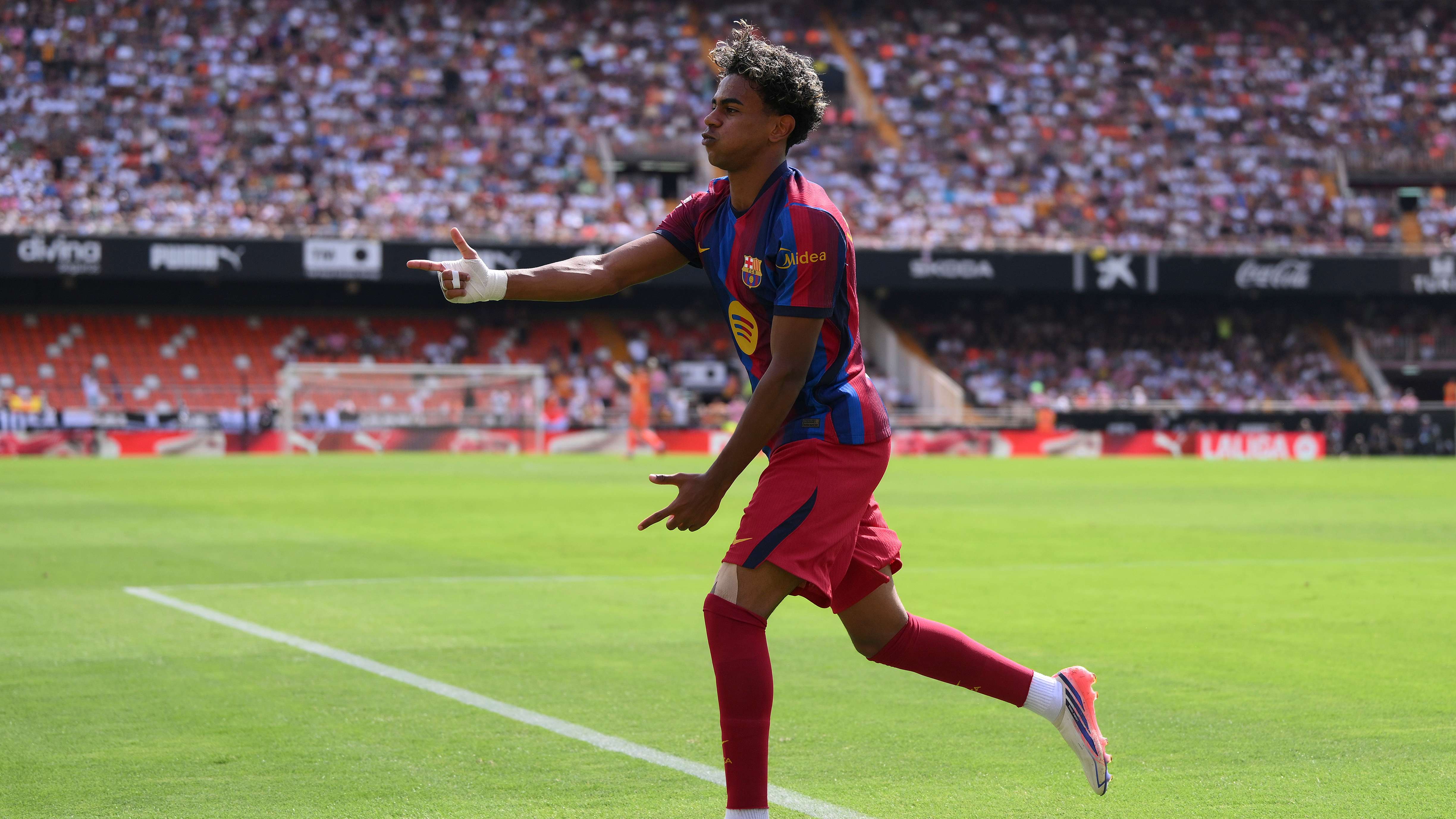 Valencia CF v FC Barcelona - LaLiga EA Sports 2026/27