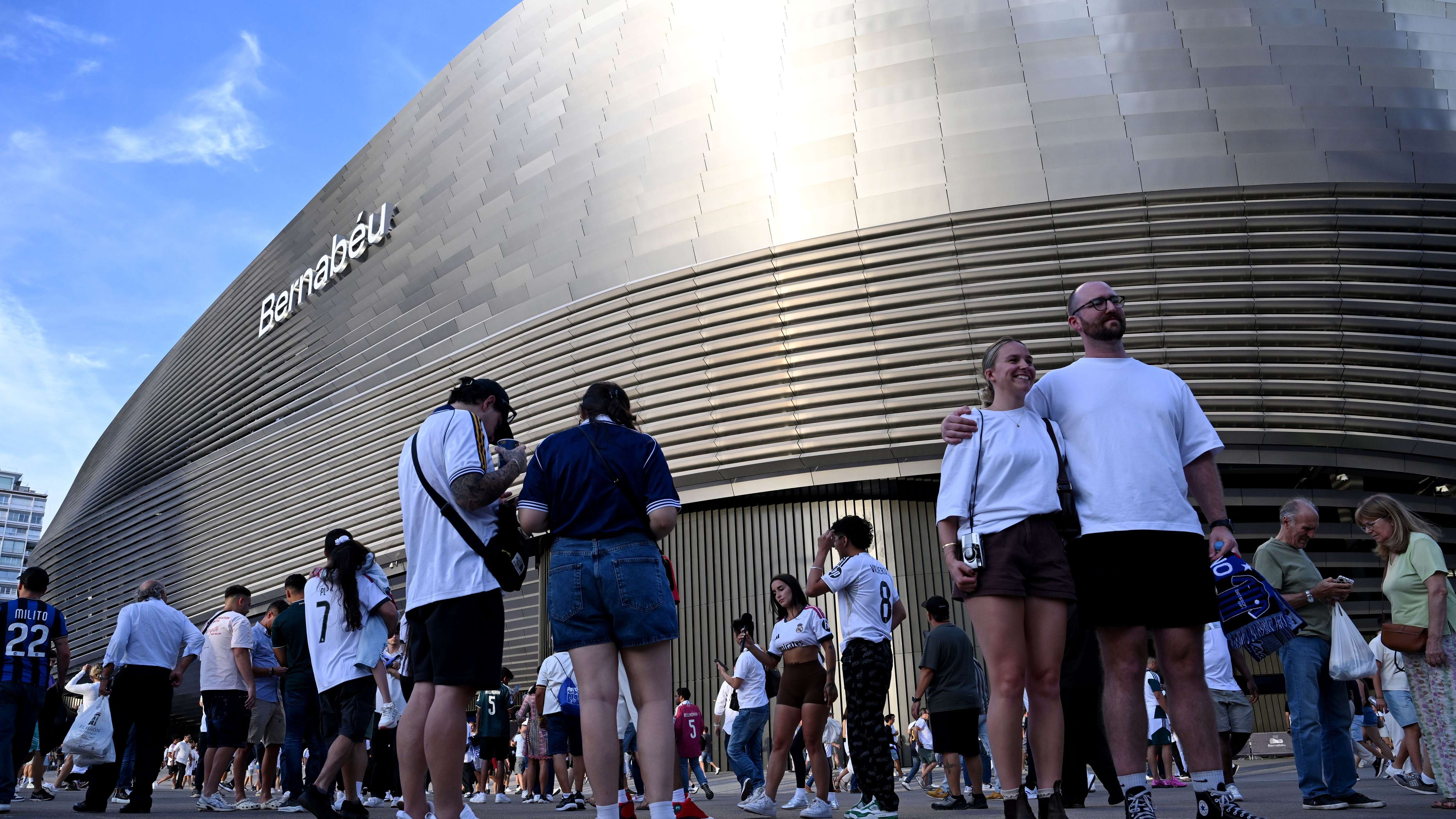 ريال مدريد ضد إشبيليةمفاجأة في البرنابيو.. دوري كرة القدم الأمريكية يربك حسابات ريال مدريدغضب في الإدارة.. لكن اللاعبين لديهم سبب للاحتفال!07:1517 أكتوبر 2026