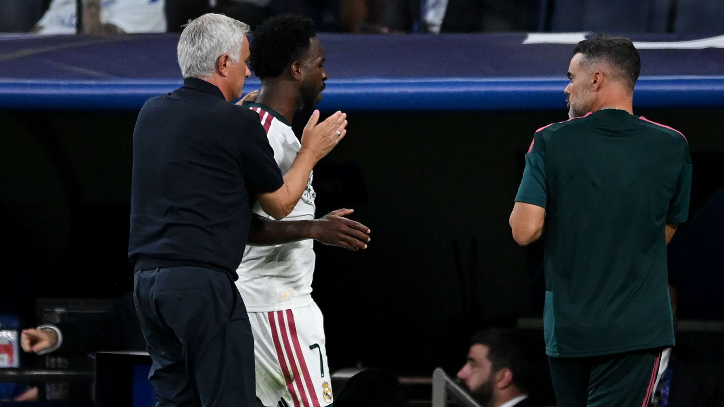 ريال مدريد ضد لايبزيجبعد توهج ديوماندي.. مورينيو يعلن موقف فينيسيوس من مواجهة لايبزيج"إنه في كامل لياقته"04:3219 أكتوبر 2026