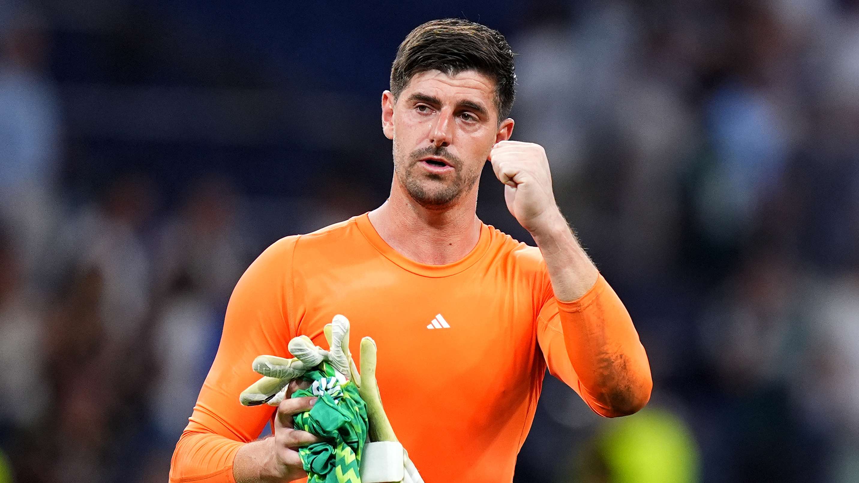 تيبو كورتواهل سيعود؟.. كورتوا يتحدى البيان الرسمي لريال مدريد قبل الكلاسيكومورينيو على أعتاب مفاجأة سعيدة08:0325 أكتوبر 2026
