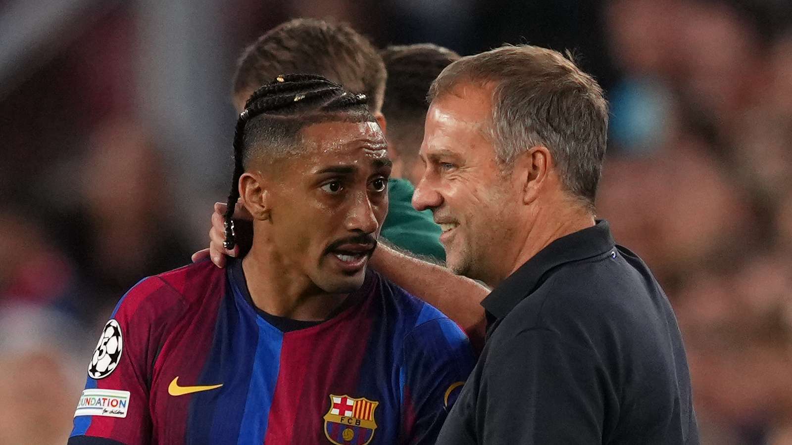 الدوري الإسبانيرافينيا يعترف: مكالمة فليك منعت رحيلي عن برشلونةرافينيا يكشف كواليس تراجعه عن مغادرة برشلونة04:2016 أكتوبر 2026