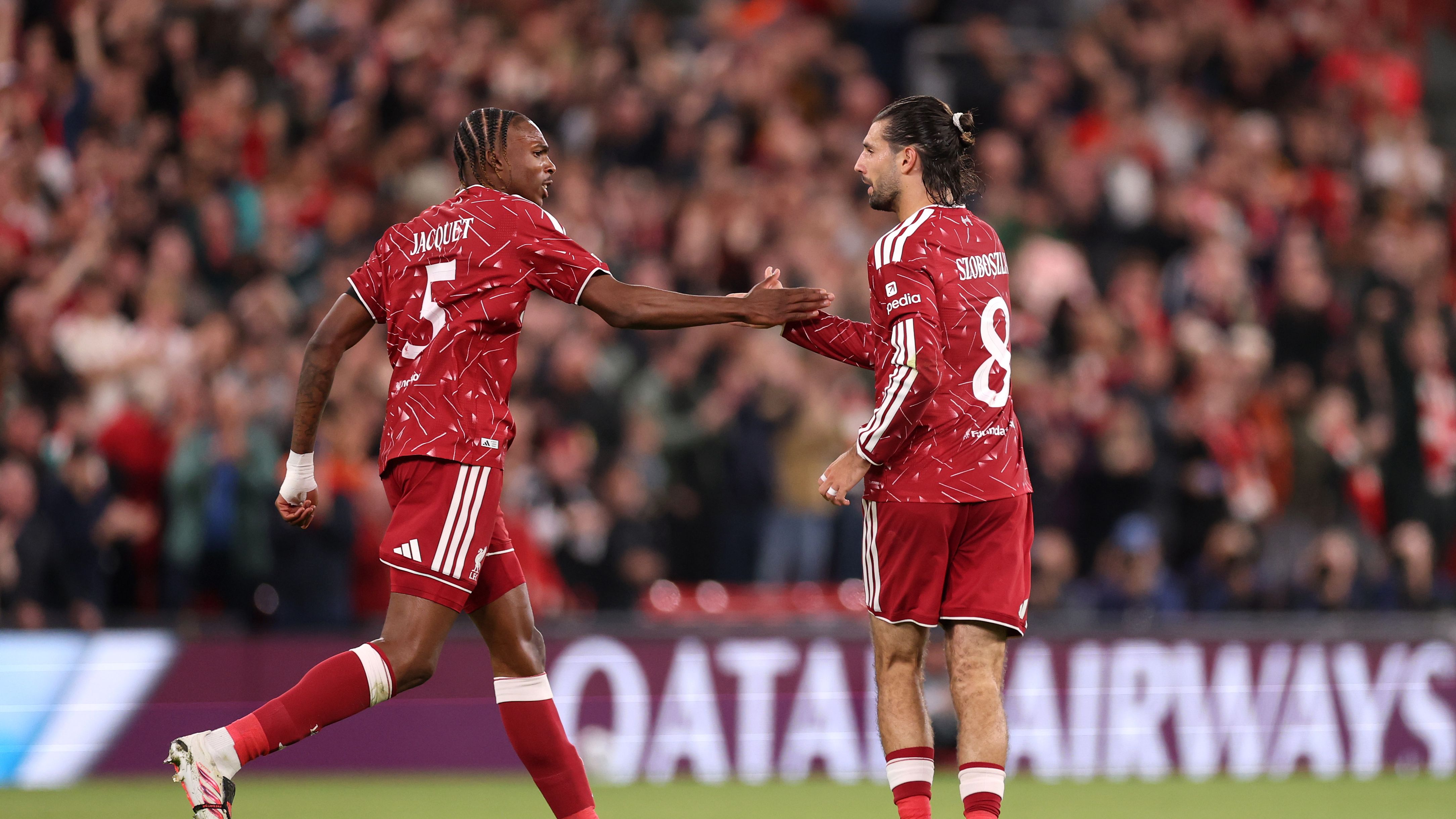 ما القنوات الناقلة لمباراة ليفربول وفولهام في الدوري الإنجليزي 2026-2027؟ وكيف تشاهدها عبر الإنترنت؟