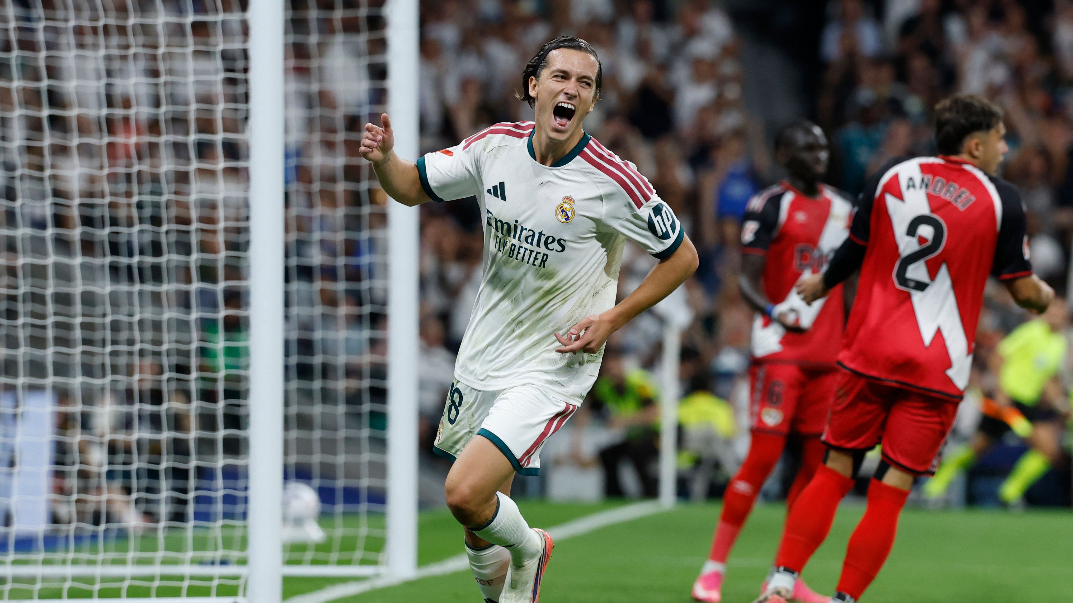 بمساعدة مورينيو.. كاريراس يعيد اكتشاف نفسه مع ريال مدريد