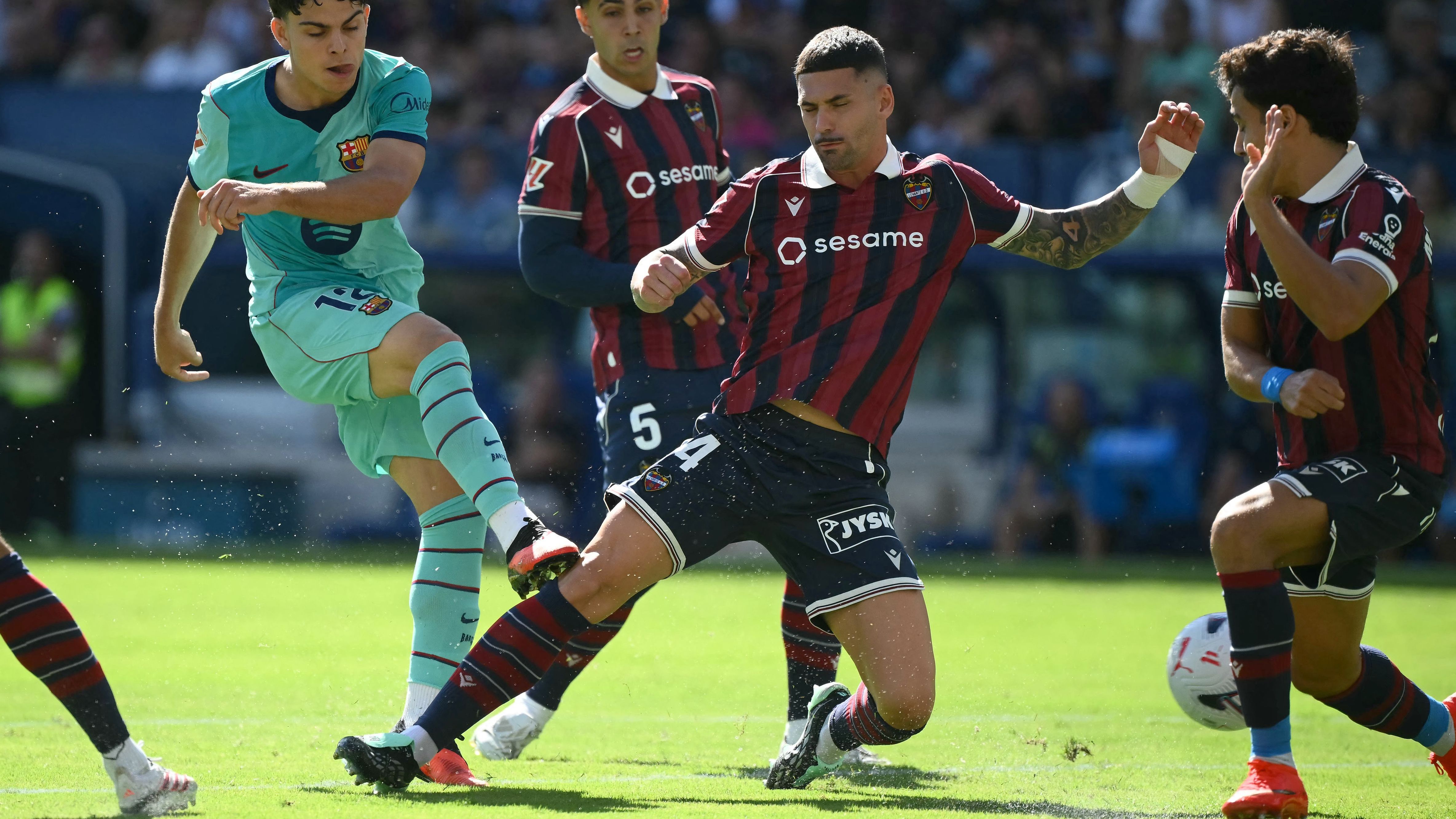 FBL-ESP-LIGA-LEVANTE-BARCELONA