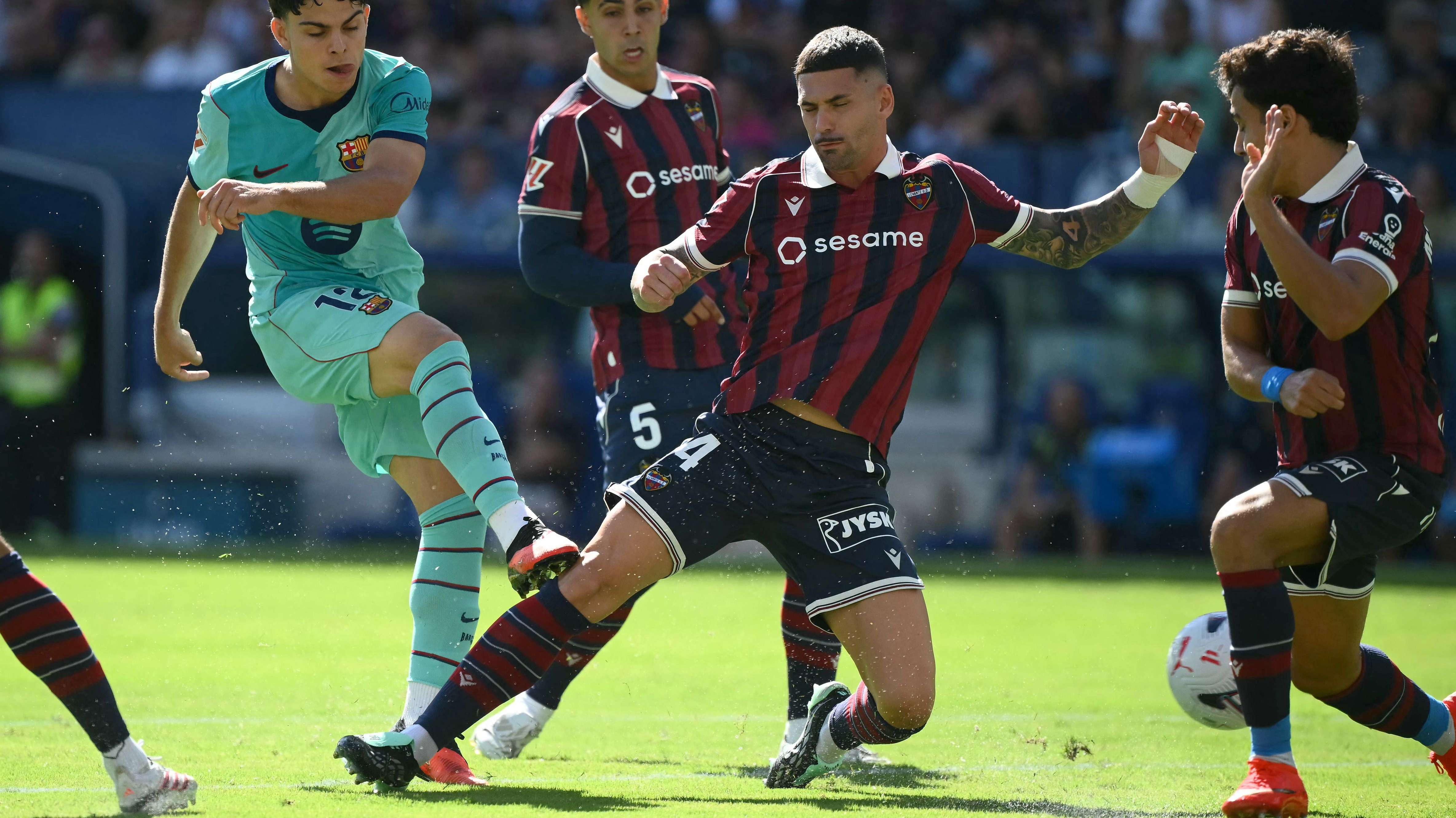FBL-ESP-LIGA-LEVANTE-BARCELONA