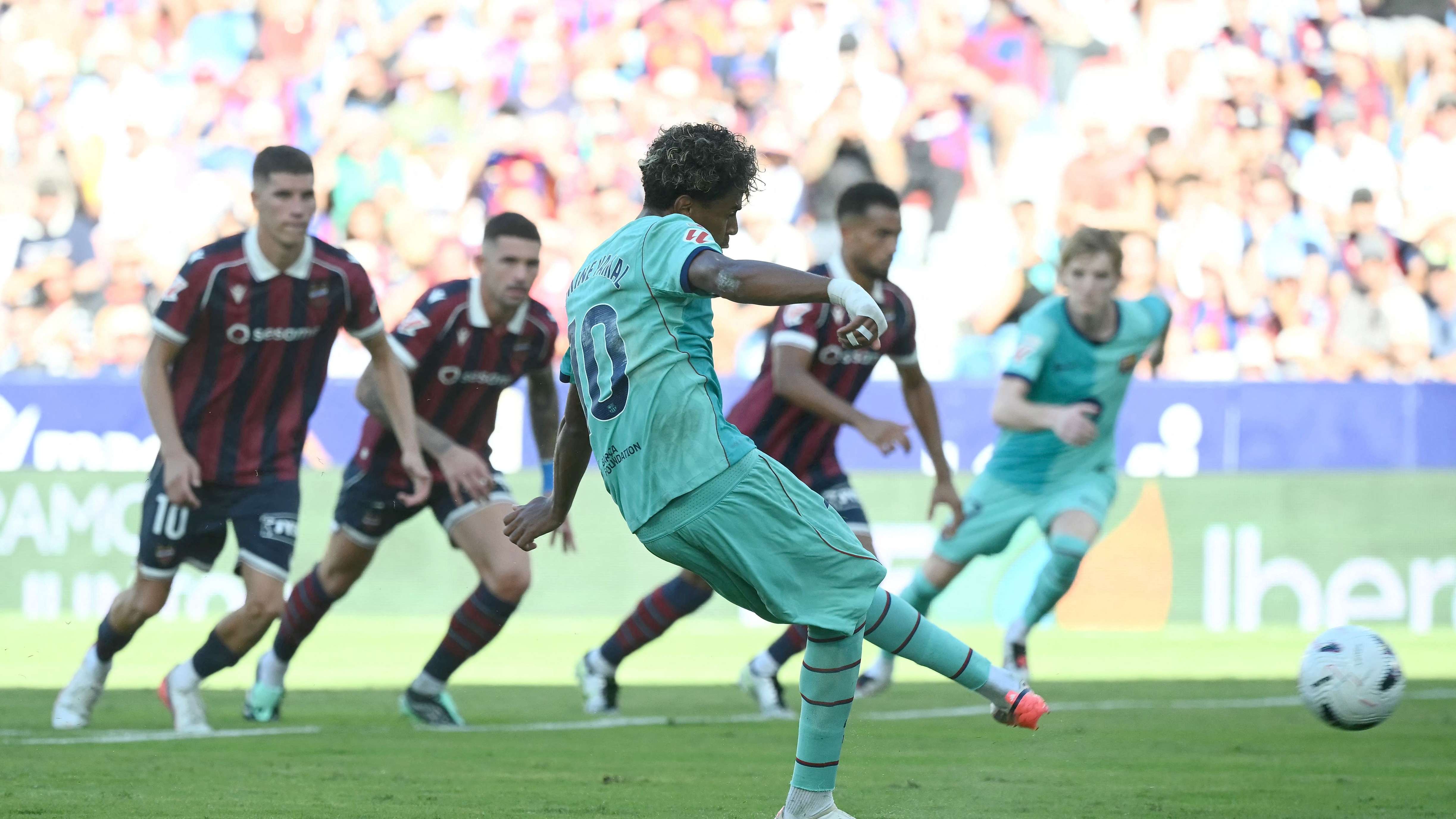 FBL-ESP-LIGA-LEVANTE-BARCELONA