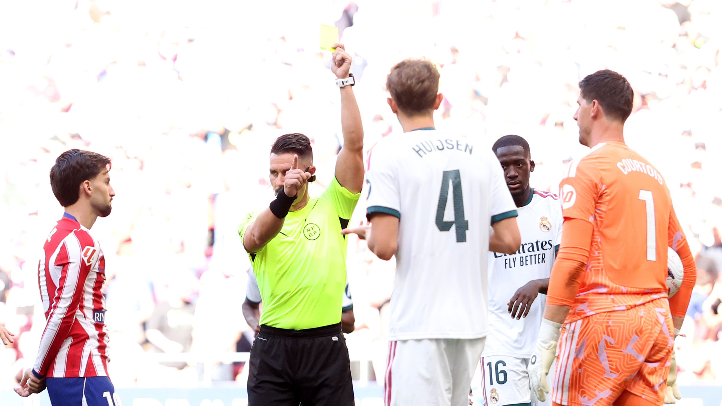لصالح أتلتيكو.. كوارث تحكيمية فادحة تهز ديربي مدريد