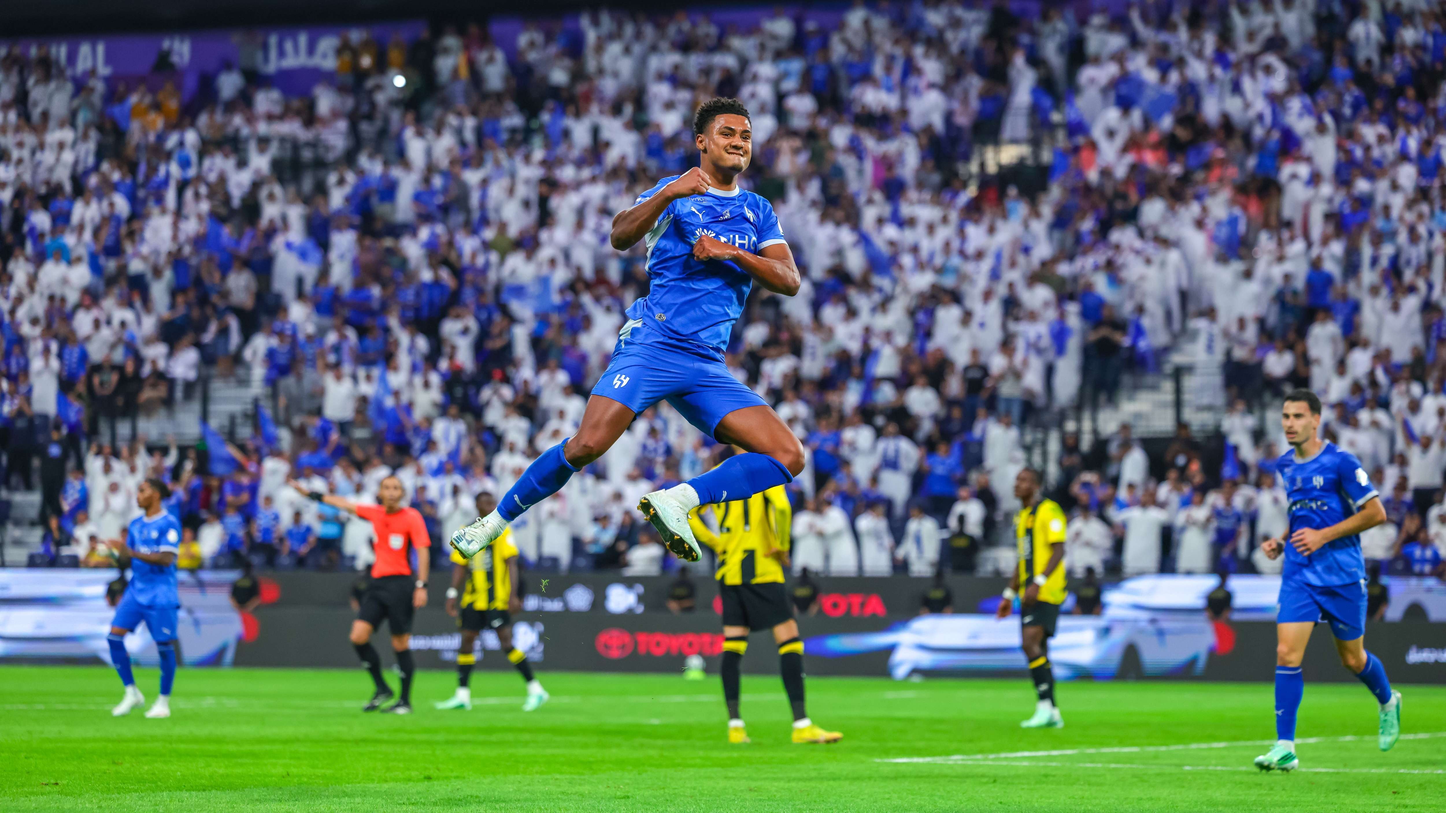 أولي واتكينزرغم الفوز.. واتكينز يعترض على حكم كلاسيكو الاتحادماذا فعل المهاجم الإنجليزي؟18:1810 أكتوبر 2026