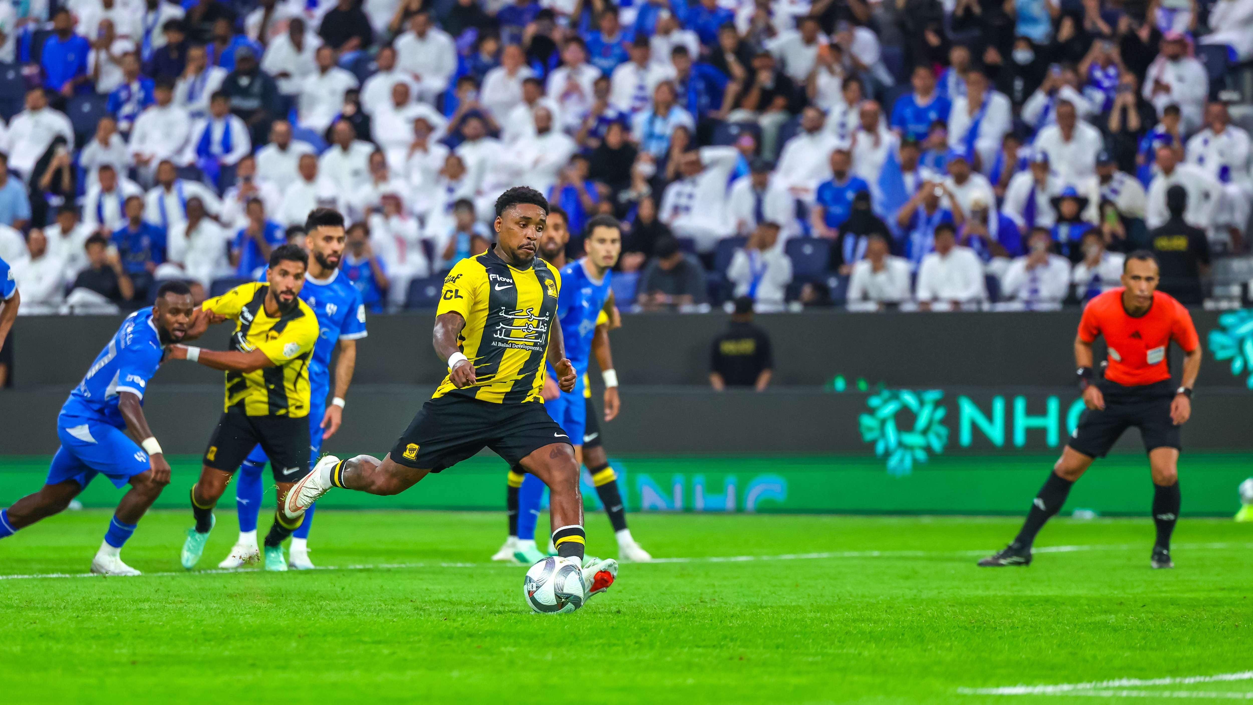 الهلال ضد الاتحادخبير يجيب.. هل أفسد الطريس كلاسيكو الهلال والاتحاد؟تعليق مثير عقب المباراة17:5710 أكتوبر 2026