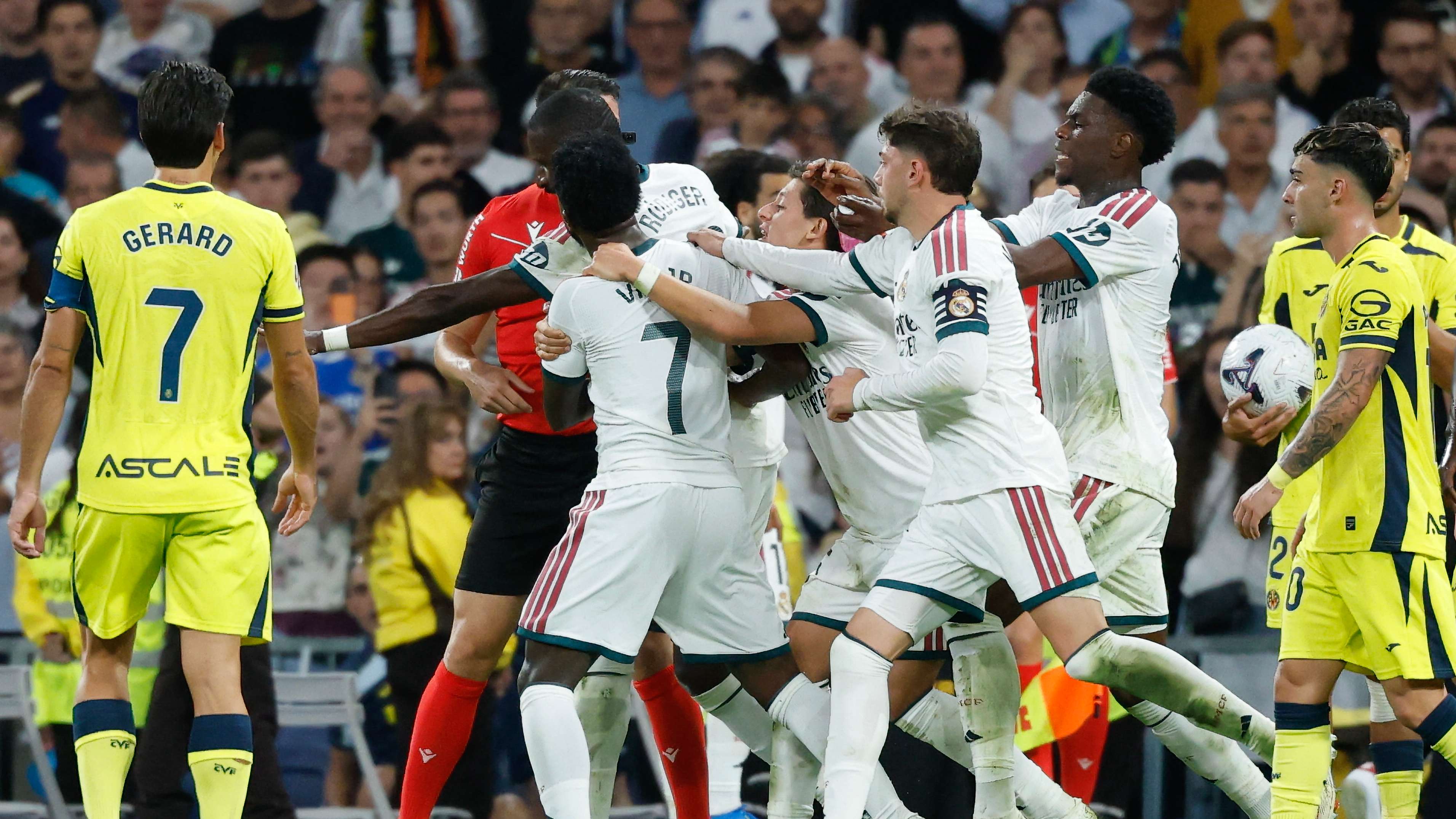 ريال مدريدصحفي مدريدي: التحكيم يخشى مساعدة الريال ويكافئ برشلونةملف نيجريرا يعود إلى الواجهة17:3012 أكتوبر 2026