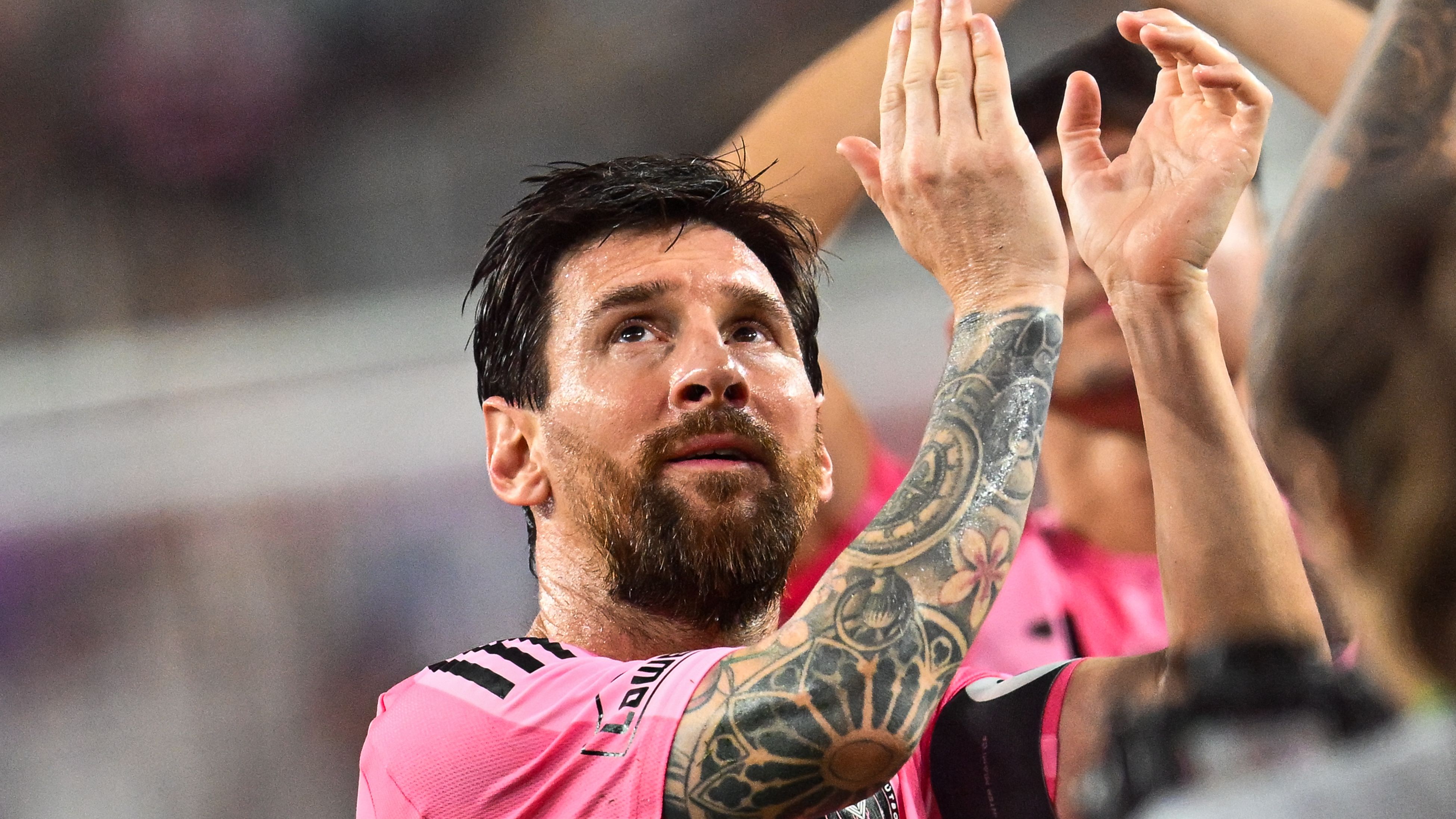 بينهم هدف ريال مدريد وبرشلونة.. ميسي يختار أفضل 10 مواهب في العالم
