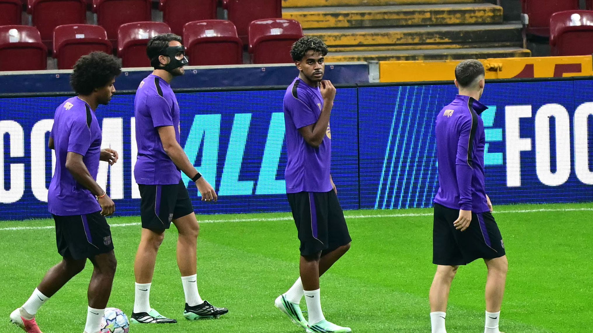 مباراة برشلونة تدخل التاريخ كأغلى مباراة في تركيا.. وتشعل السوق السوداء