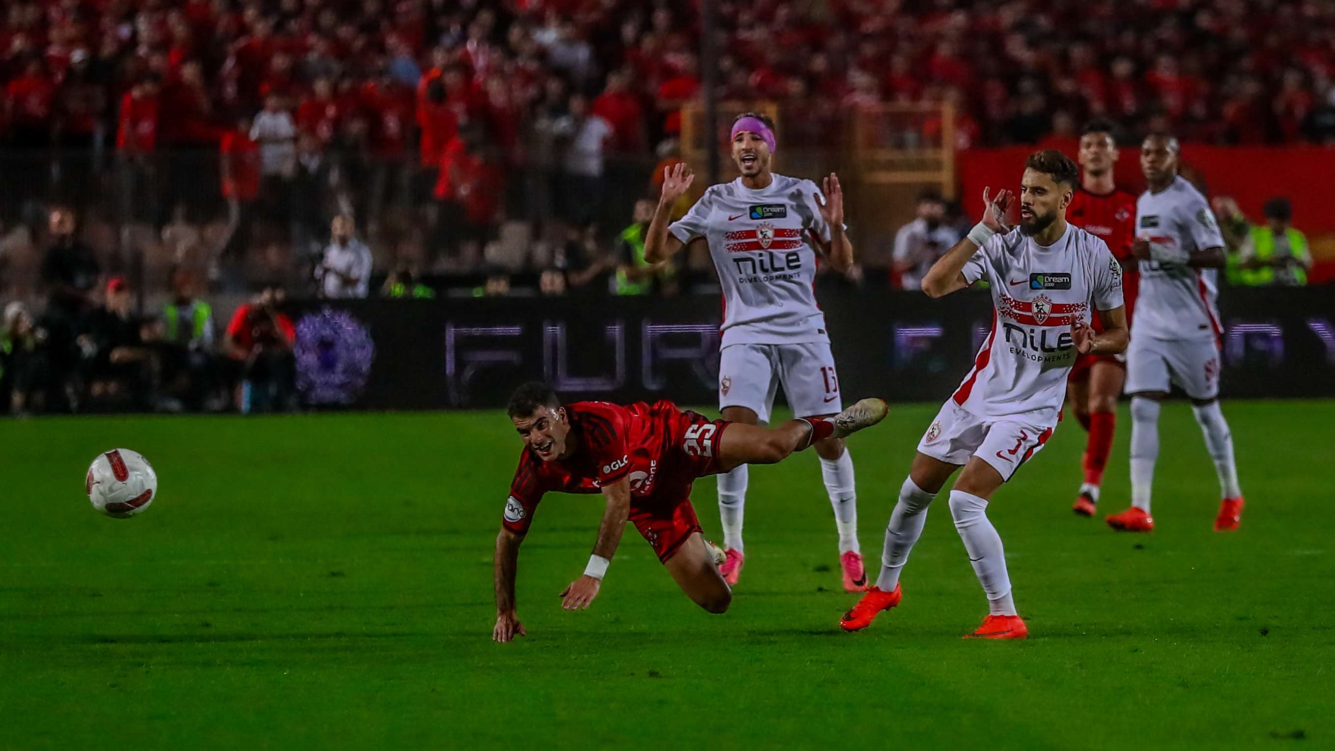 الزمالك ضد الأهليكابوس القمة لم ينتهِ.. المصائب تتوالى على الزمالكصدمة مزدوجة16:1112 أكتوبر 2026
