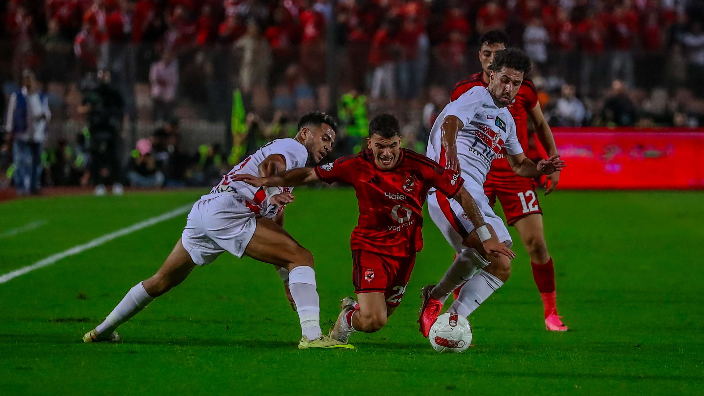 الزمالك ضد الأهليجمال عبدالحميد: عندي معلومة إن الفار كان معطلًا في مباراة القمة .. والأهلي مش محتاج حكم علشان يكسبأسطورة الزمالك يفجر الجدل بعد القمة16:2214 أكتوبر 2026