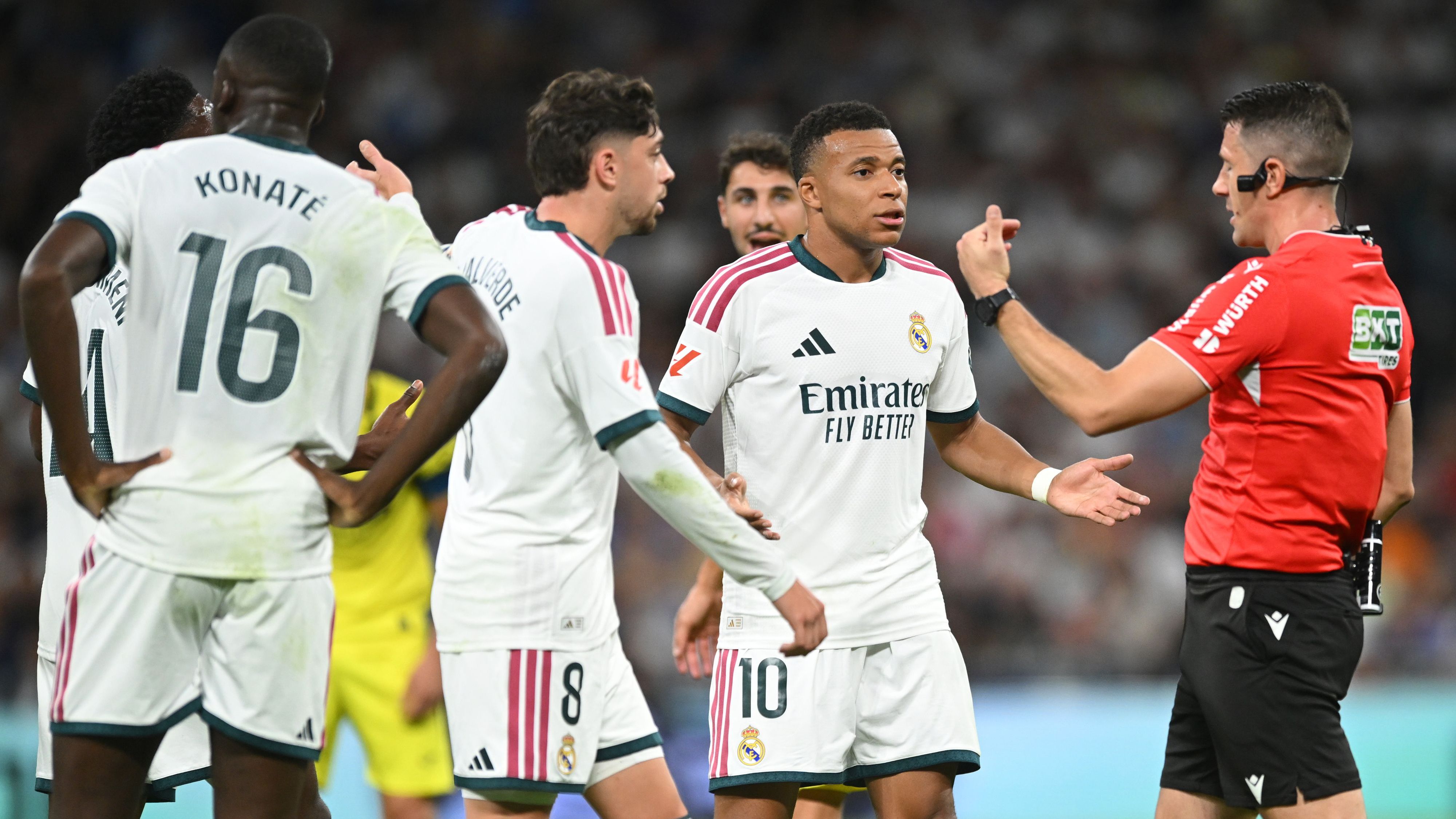البرنابيو ينتفض.. صافرات الاستهجان تطارد لاعبي ريال مدريد أمام فياريال