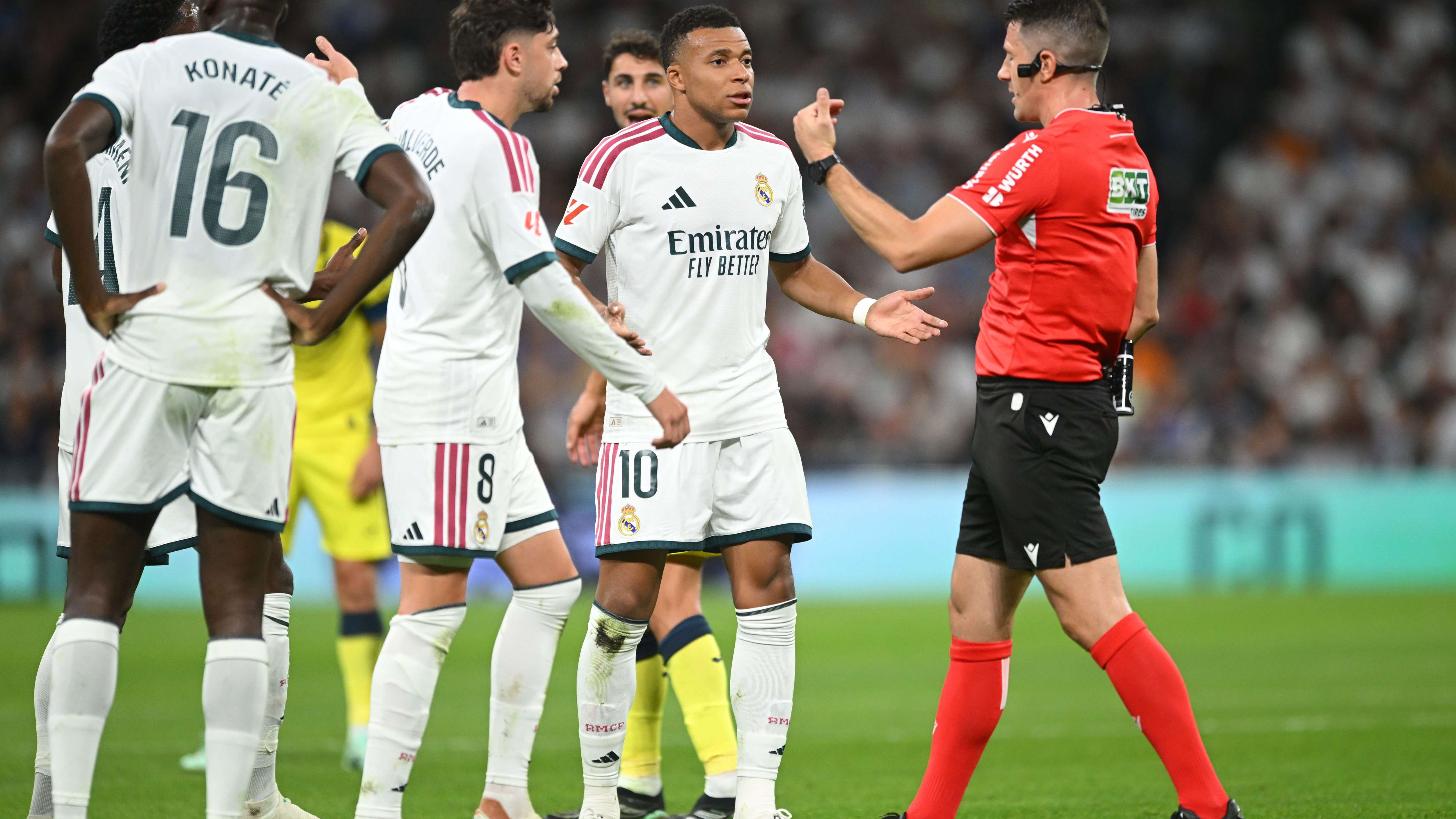 ريال مدريد ضد فياريالالبرنابيو ينتفض.. صافرات الاستهجان تطارد لاعبي ريال مدريد أمام فياريالالفريق الملكي ظهر بأداء باهت في الشوط الأول16:1010 أكتوبر 2026
