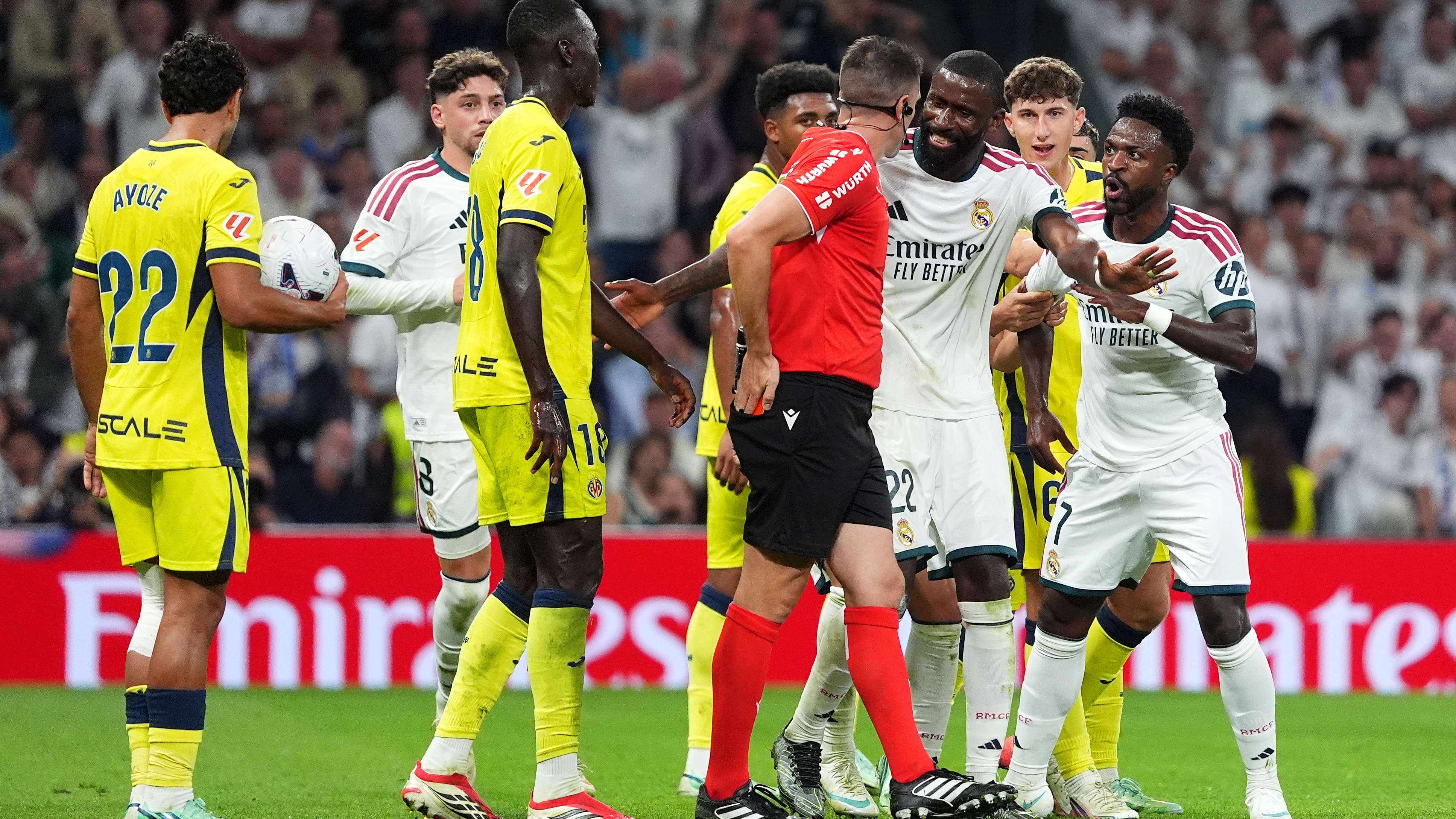 ريال مدريد ضد فياريالدفعة داخل النفق و4 صرخات.. كواليس جديدة في أزمة فينيسيوس جونيورالكاميرات تكشف كلمات النجم البرازيلي للحكم12:0812 أكتوبر 2026