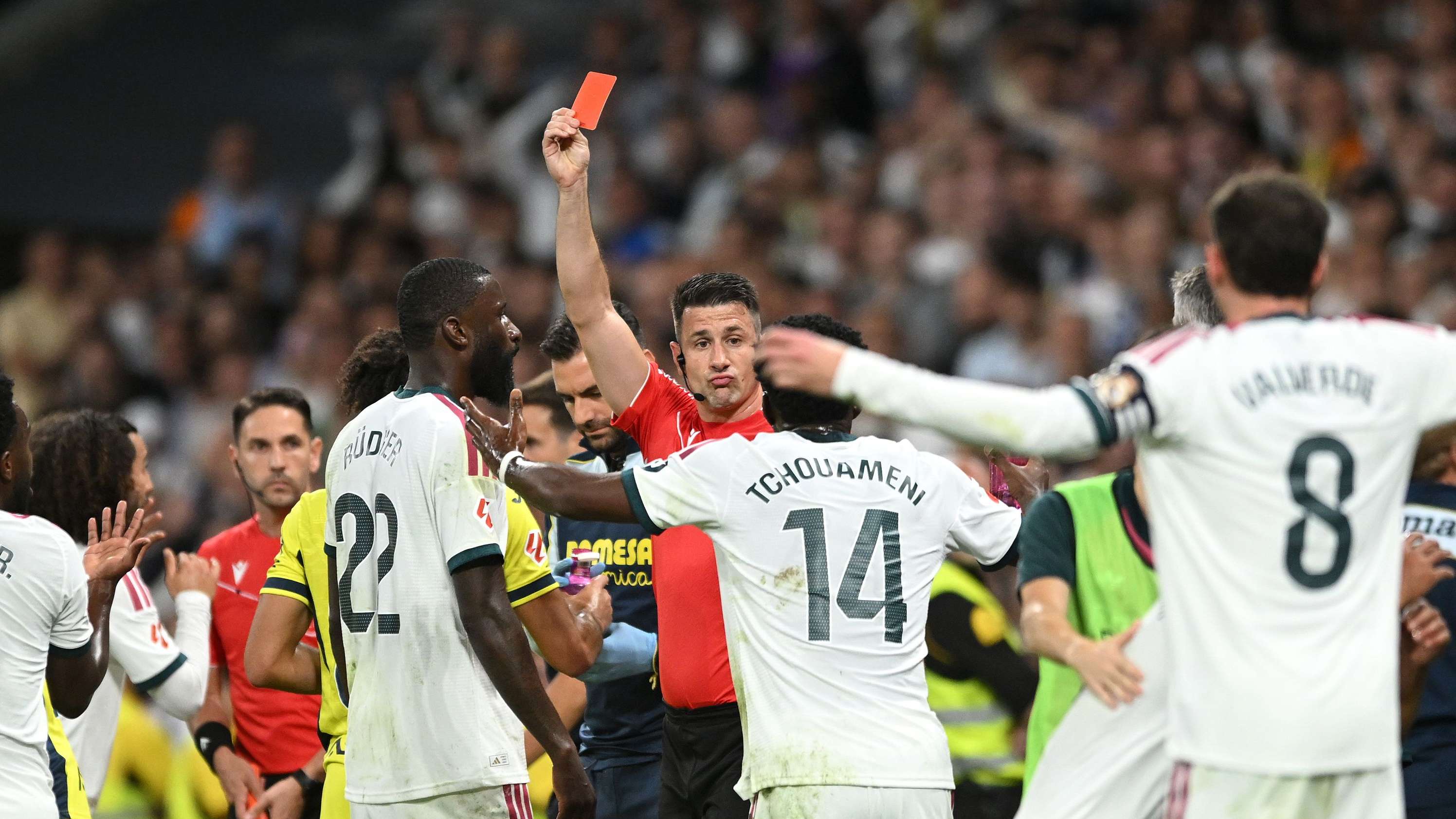 ريال مدريد ضد فياريالرغم تقييم الحكم الصادم.. هل تعرض الريال للظلم بطرد فينيسيوس؟17:4210 أكتوبر 2026