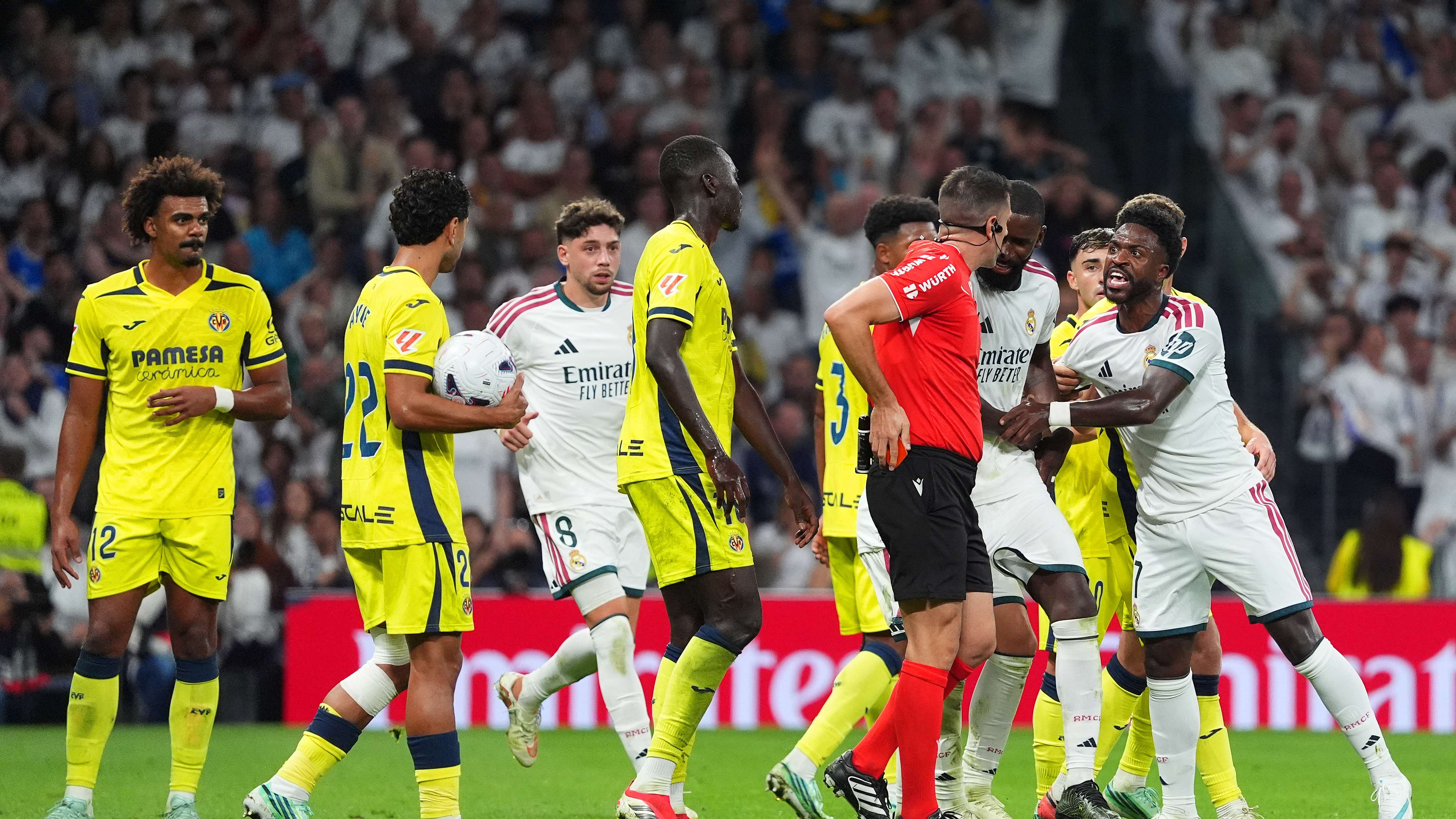 ريال مدريد ضد فياريالفوضى فينيسيوس.. حالة تحكيمية فريدة في تاريخ الليجاواقعة غريبة بطلها الڤار!18:2610 أكتوبر 2026