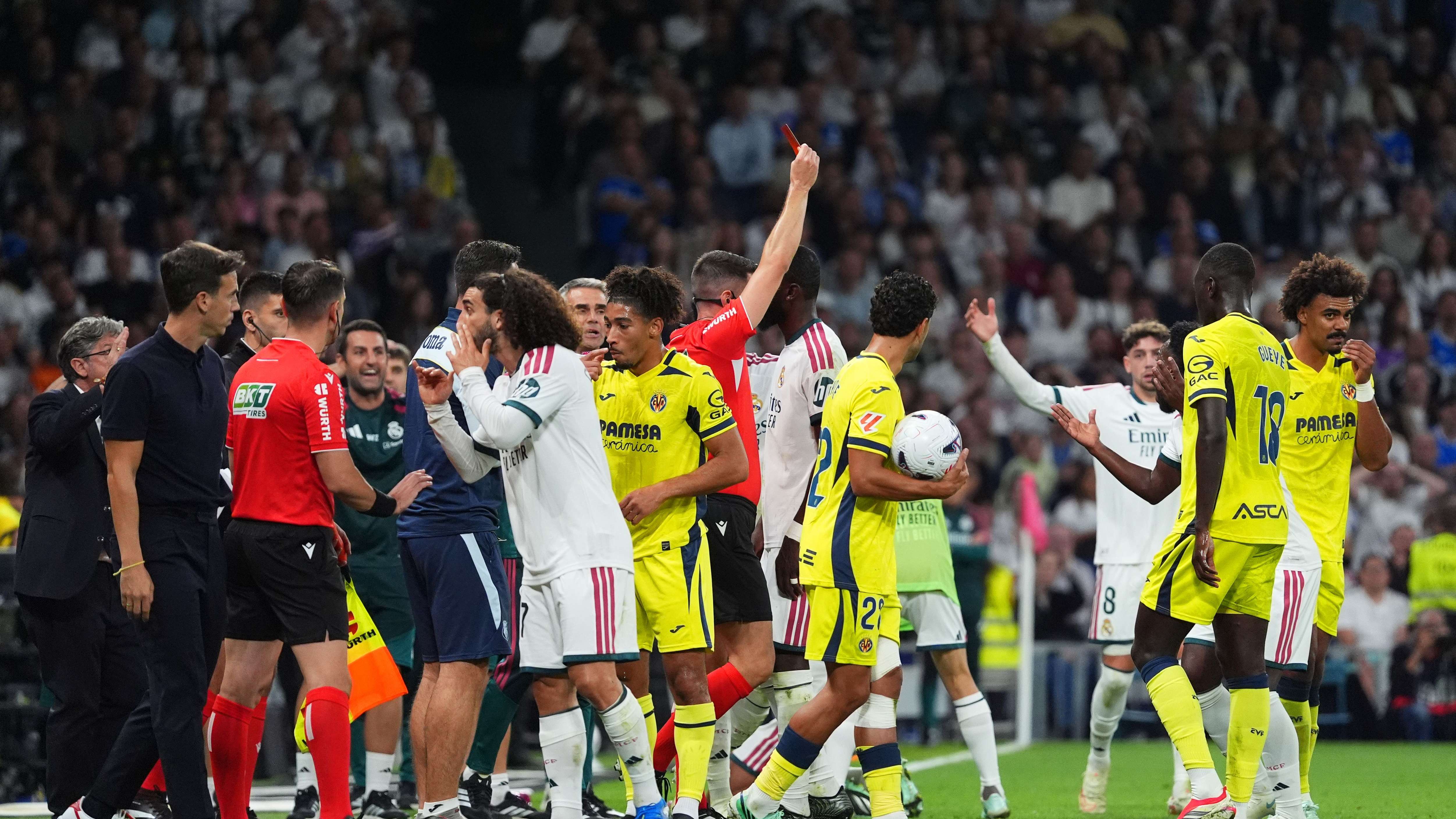 ريال مدريد ضد فياريالضربة موجعة لرواية مدريد: تقرير حكم مباراة فالنسيا يكشف "أكاذيب" الريالجدل ومسلسل لن ينتهي06:5213 أكتوبر 2026