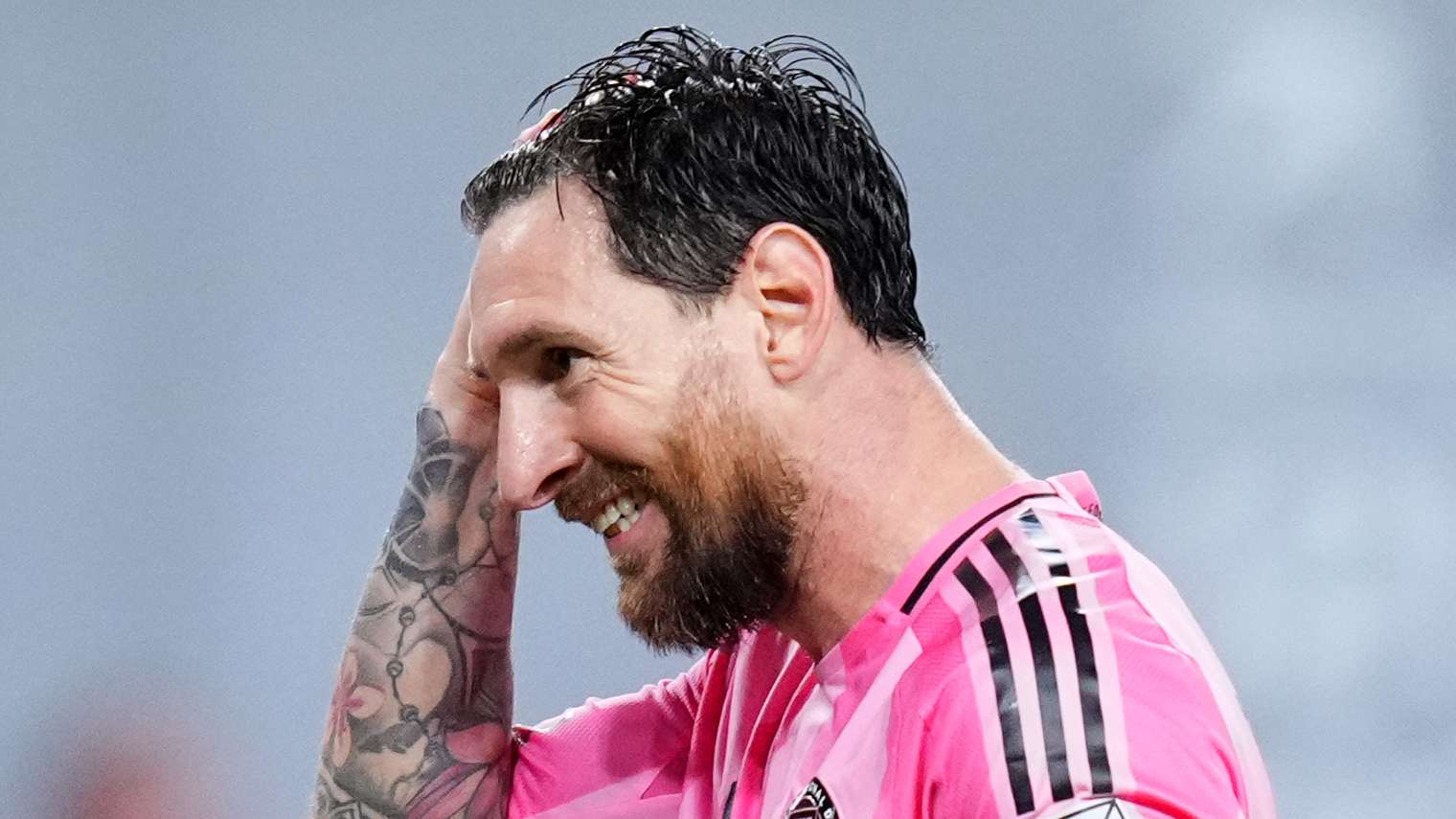 برشلونةرئيس برشلونة السابق يهاجم ميسي: من يظن نفسه؟ البارسا أكبر منهجاسبارت يحرج ميسي بقميص يامال17:5911 أكتوبر 2026