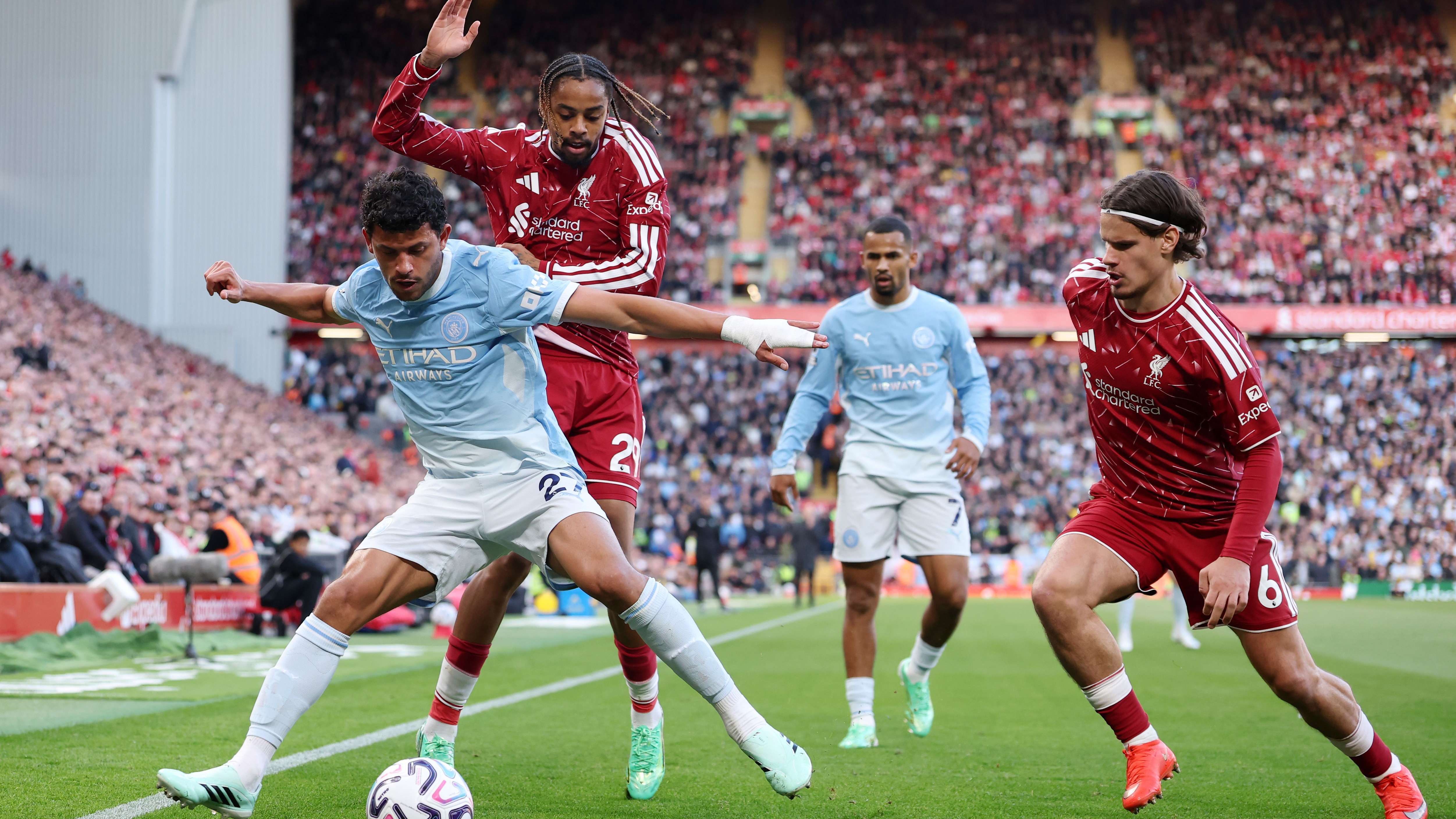 ليفربول ضد مانشستر سيتيجماهير ليفربول تنفجر ضد السيتي.. صيحات الاستهجان تدوي داخل أنفيلدماذا يحدث في قمة البريميرليج؟12:0911 أكتوبر 2026