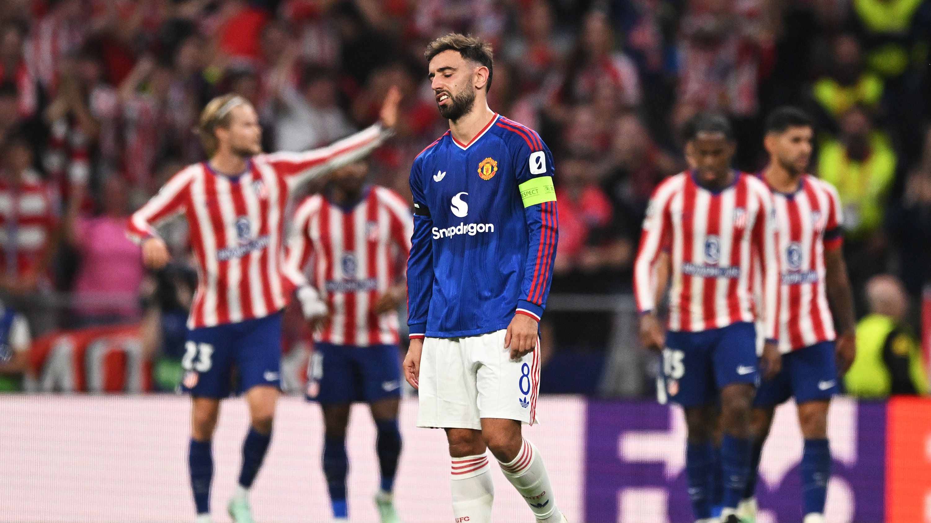 بالفيديو: كسر العقدة أخيرًا.. أتلتيكو مدريد يُسقط 10 لاعبين من مانشستر يونايتد ويزيد معاناة كاريك