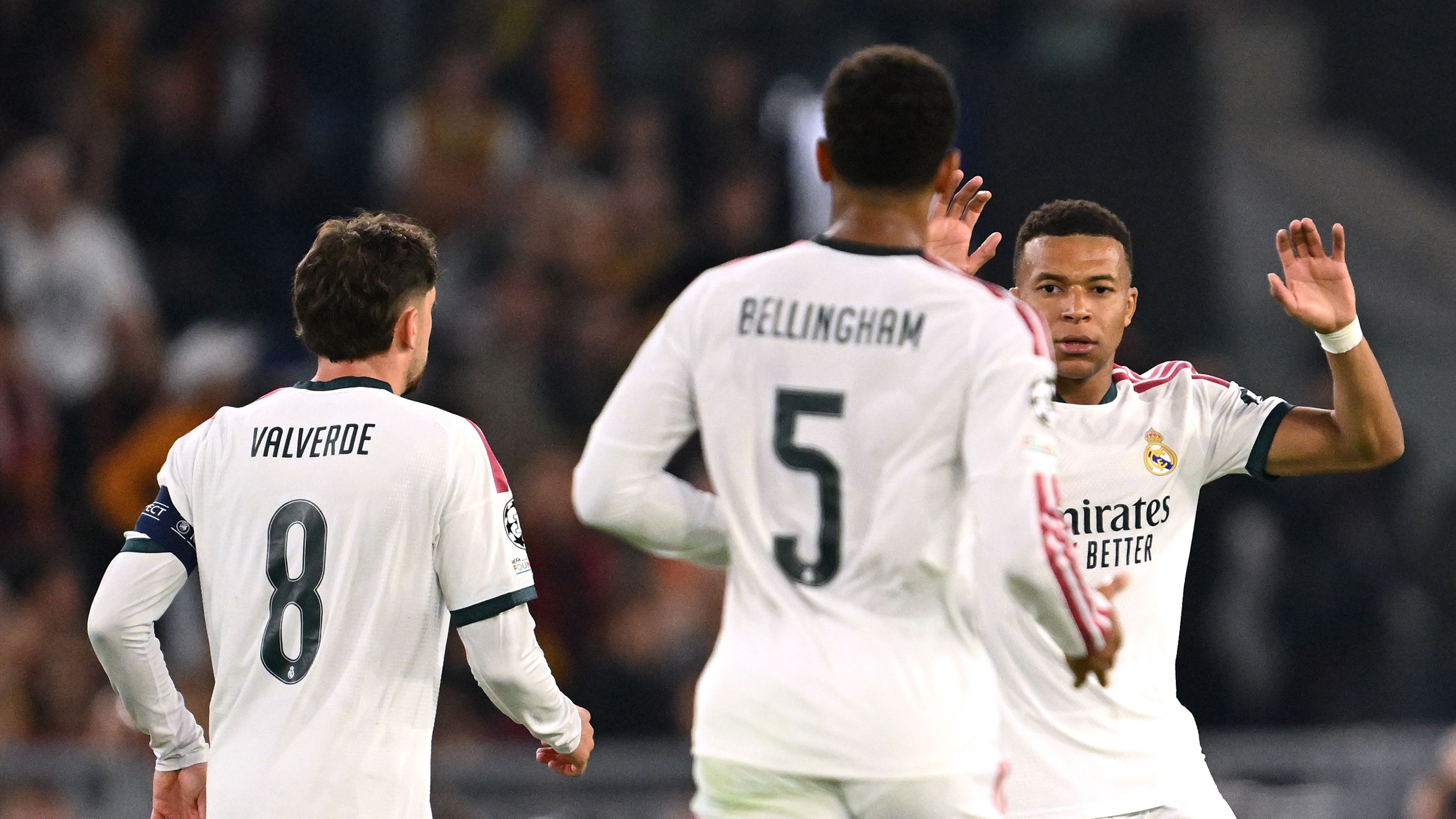 رغم حسم الكلاسيكو.. 24 ساعة مقلقة في ريال مدريد