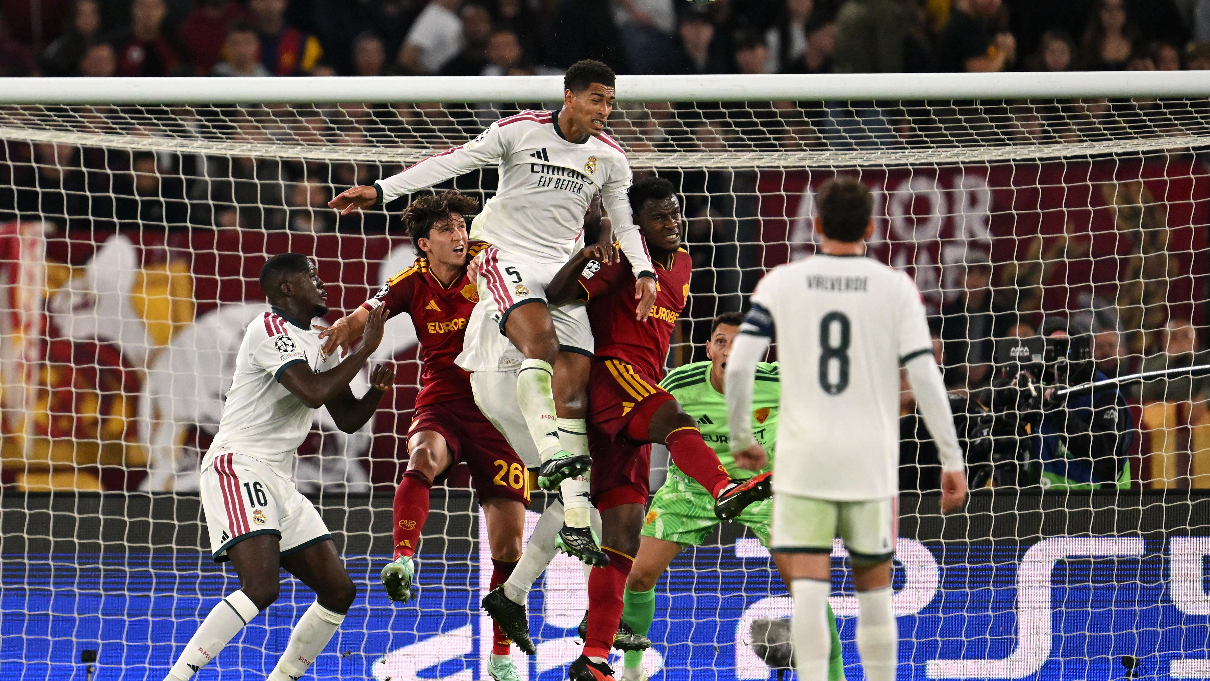 روما ضد ريال مدريد كرة القدم الهجومية في أبهى صورها.. كيف دخلت الجولة الثانية تاريخ دوري الأبطال؟ إثارة بالغة في ملاعب أوروبا 03:5715 أكتوبر 2026