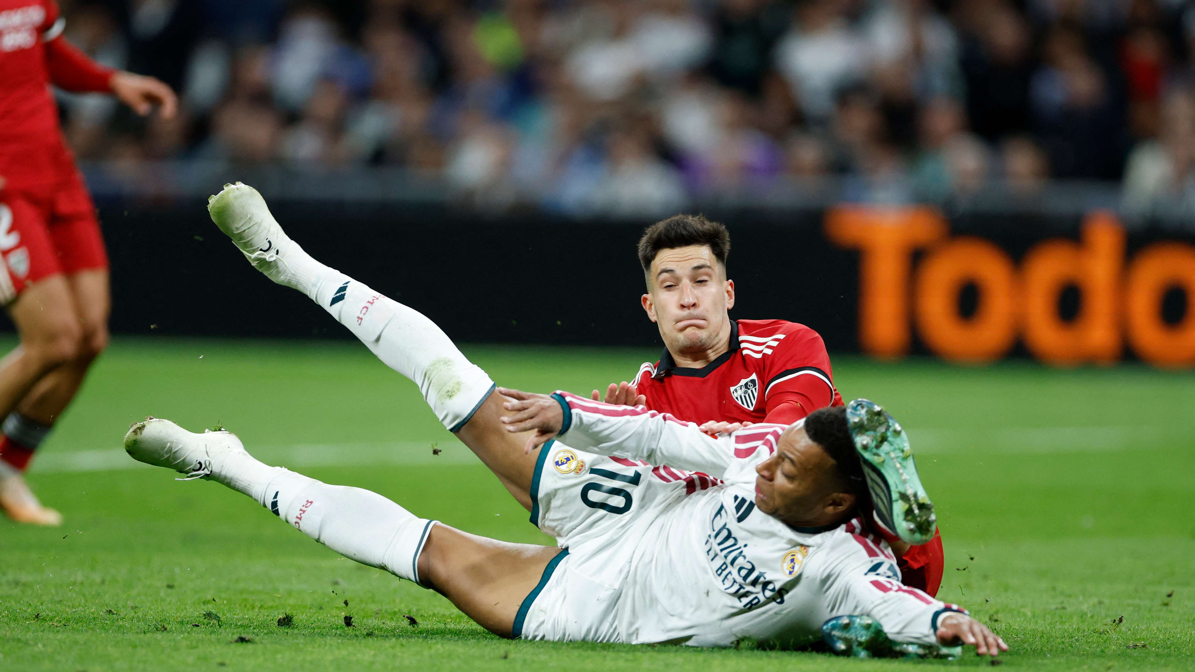 ريال مدريد ضد إشبيليةحلل هدف وركلة جزاء مبابي.. خبر تحكيمي يصرخ: هل هذا ما ستعرضونه بنهائي مونديال 2030؟هل استحق إندريك ركلة جزاء؟17:2318 أكتوبر 2026