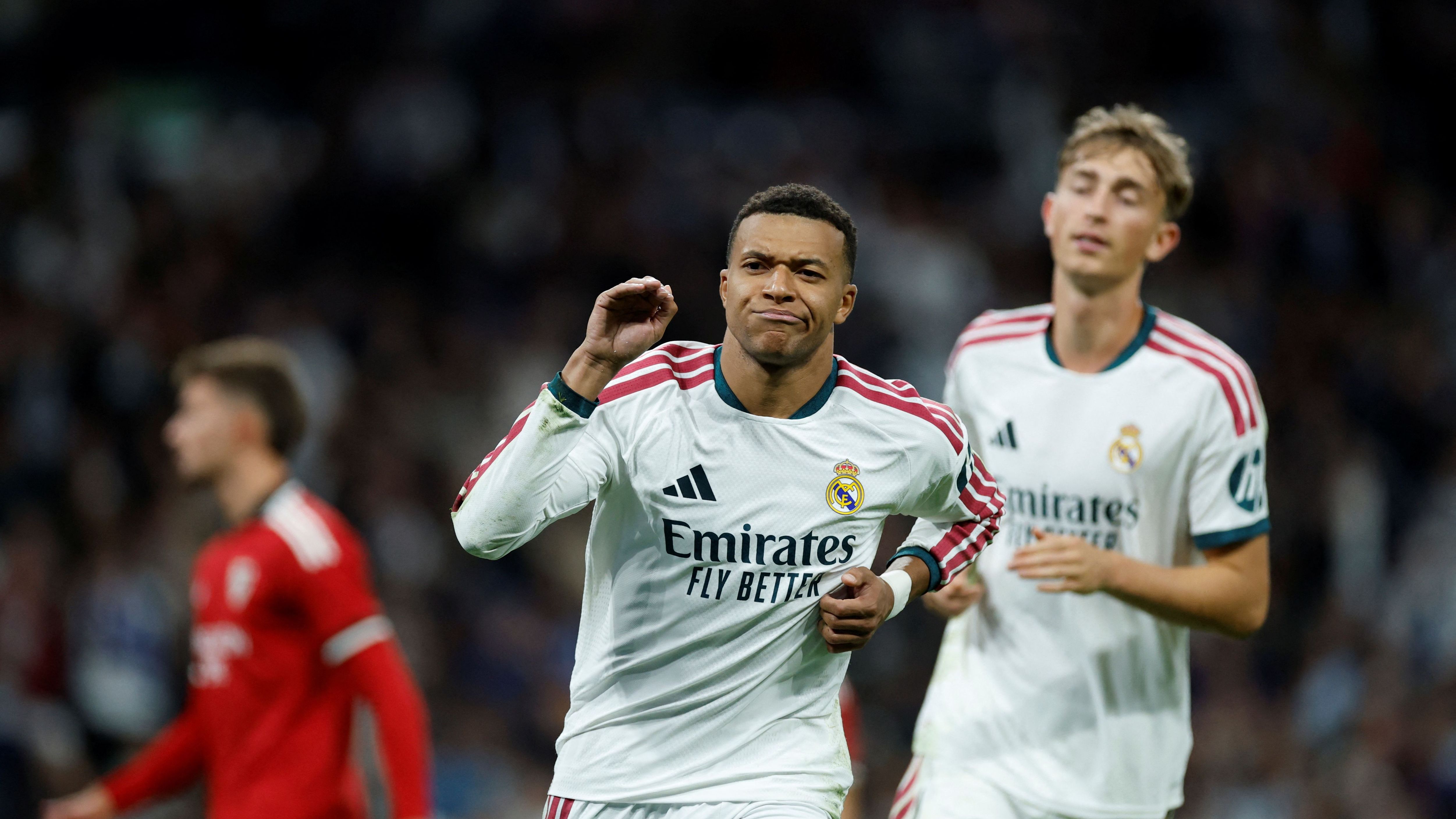 TOPSHOT-FBL-ESP-LIGA-REAL MADRID-SEVILLA