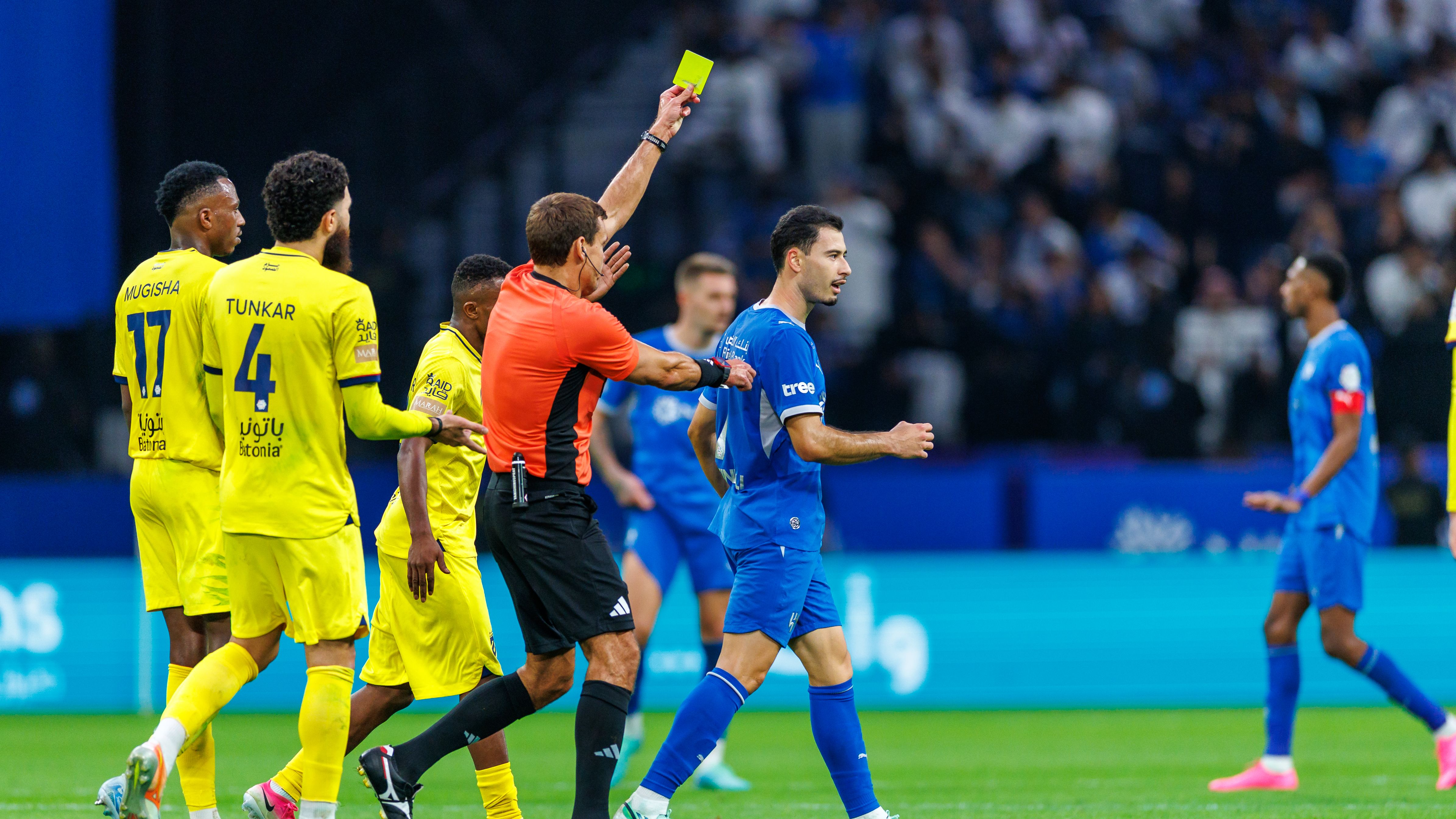 خبير تحكيمي يفجر مفاجأة بشأن الهلال والحزم.. ركلة جزاء لم تُحتسب!