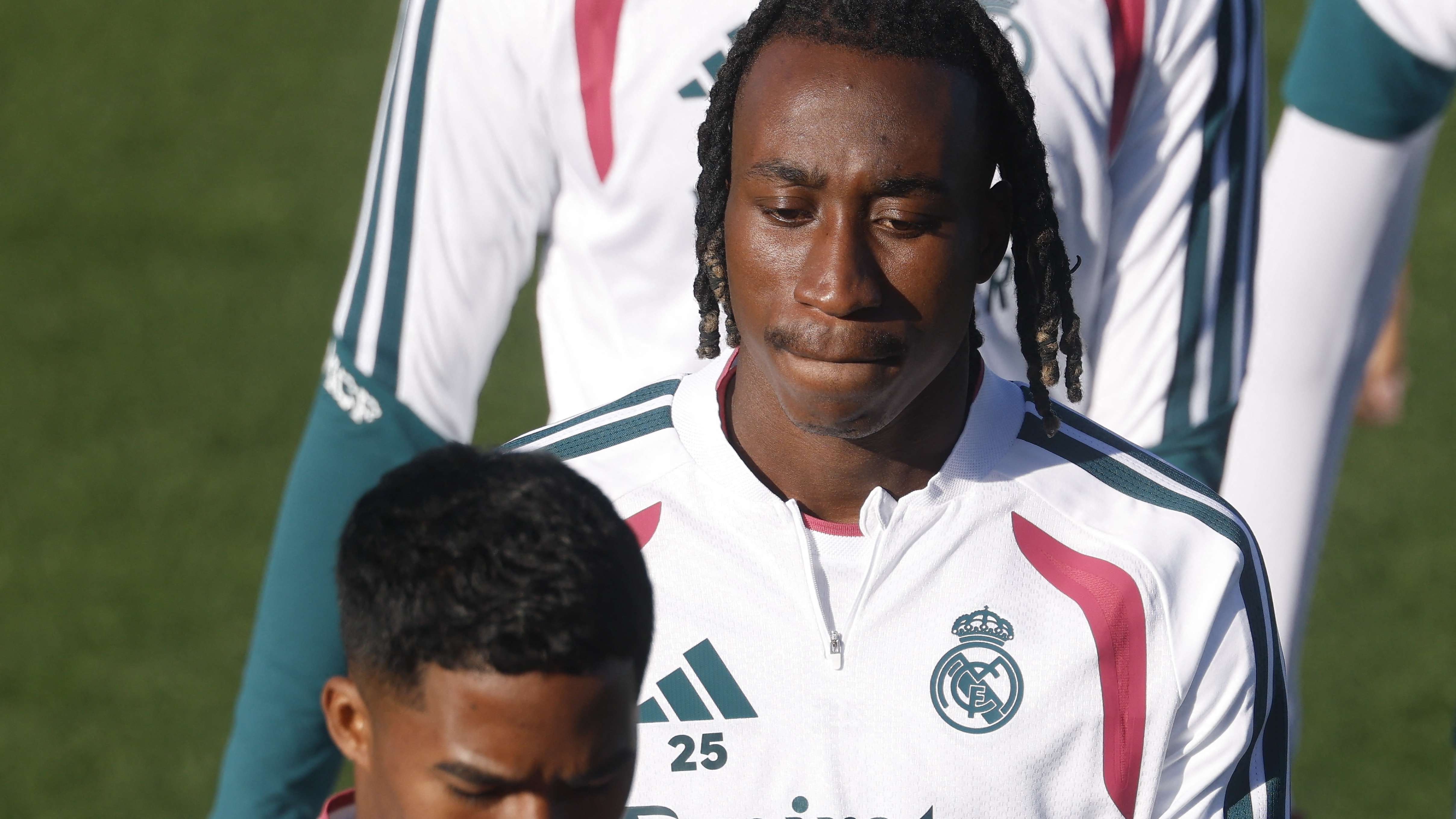 برشلونة ضد ريال مدريدهل يحاكي فينيسيوس؟.. ديوماندي على موعد مع التاريخ في الكلاسيكو الأولحدث مميز ينتظر النجم العاجي03:4825 أكتوبر 2026