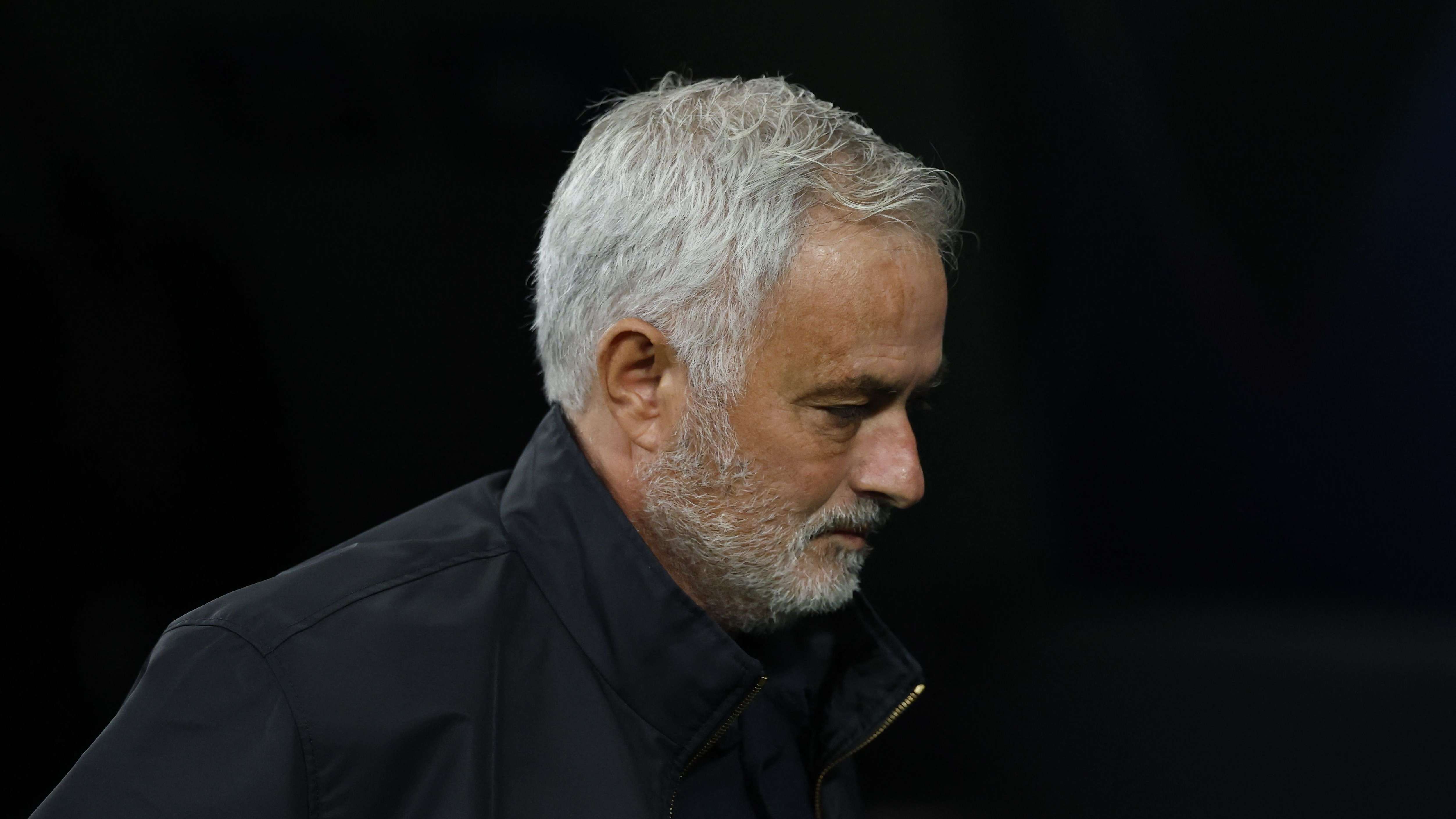 برشلونة ضد ريال مدريدخطة مورينيو السرية في الريال تنجح.. ماذا فعل البرتغالي قبل الكلاسيكو؟مورينيو يقلب الأجواء13:3923 أكتوبر 2026
